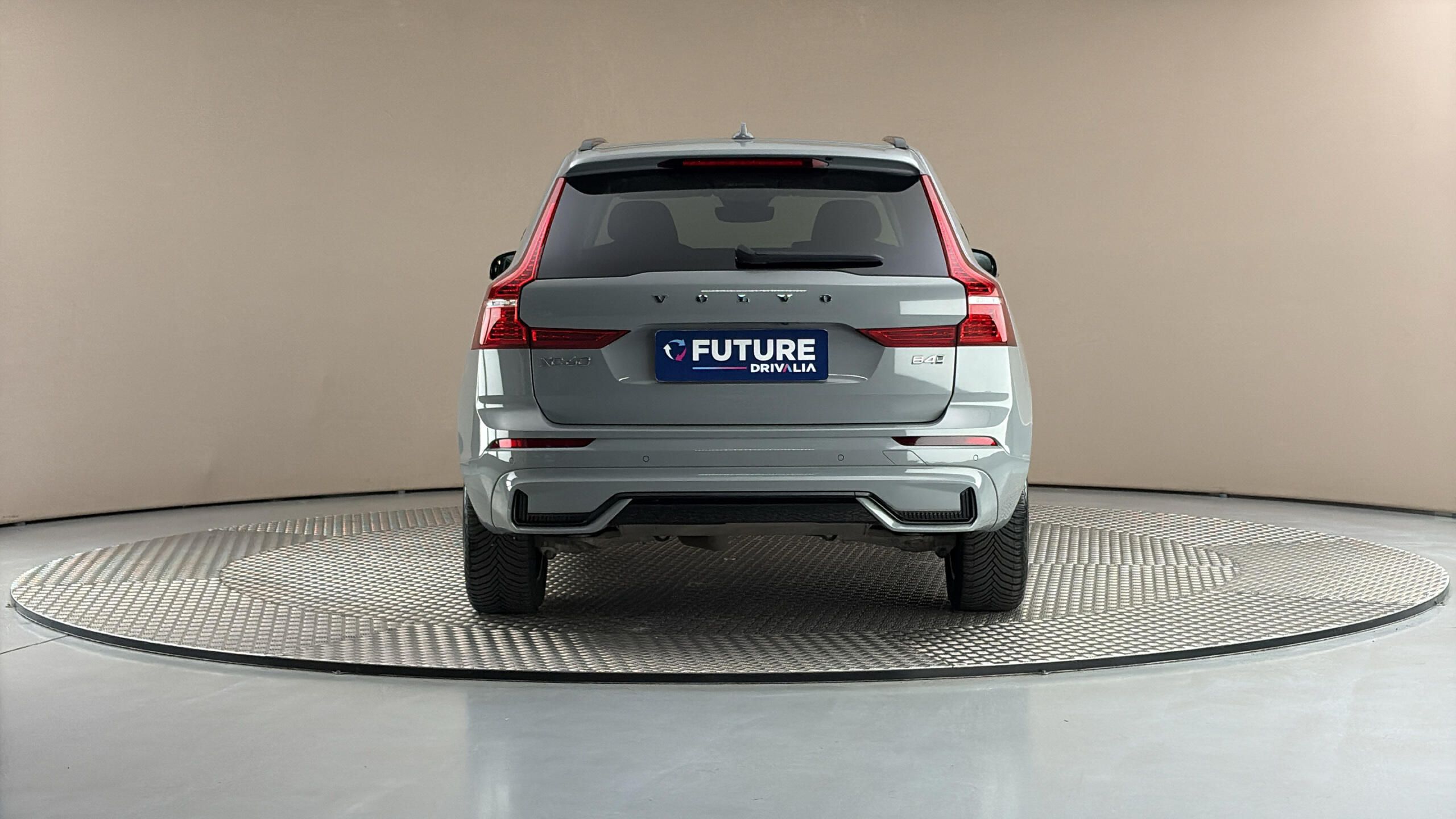 Volvo XC60, 2.0 B4 AUT AWD Plus Dark - fotka 5