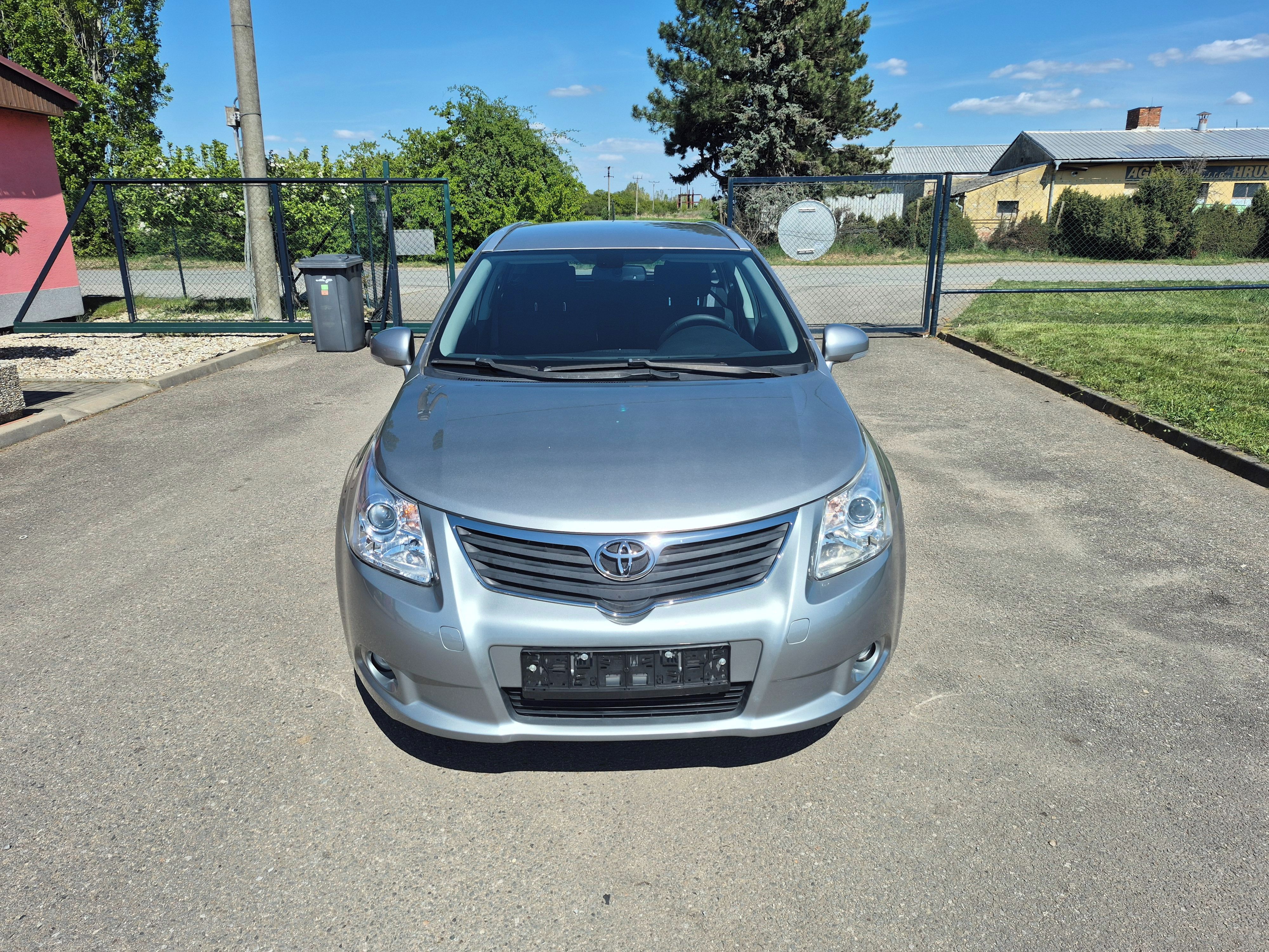 Toyota Avensis, 2,0D, 93kW, serviska - fotka 2