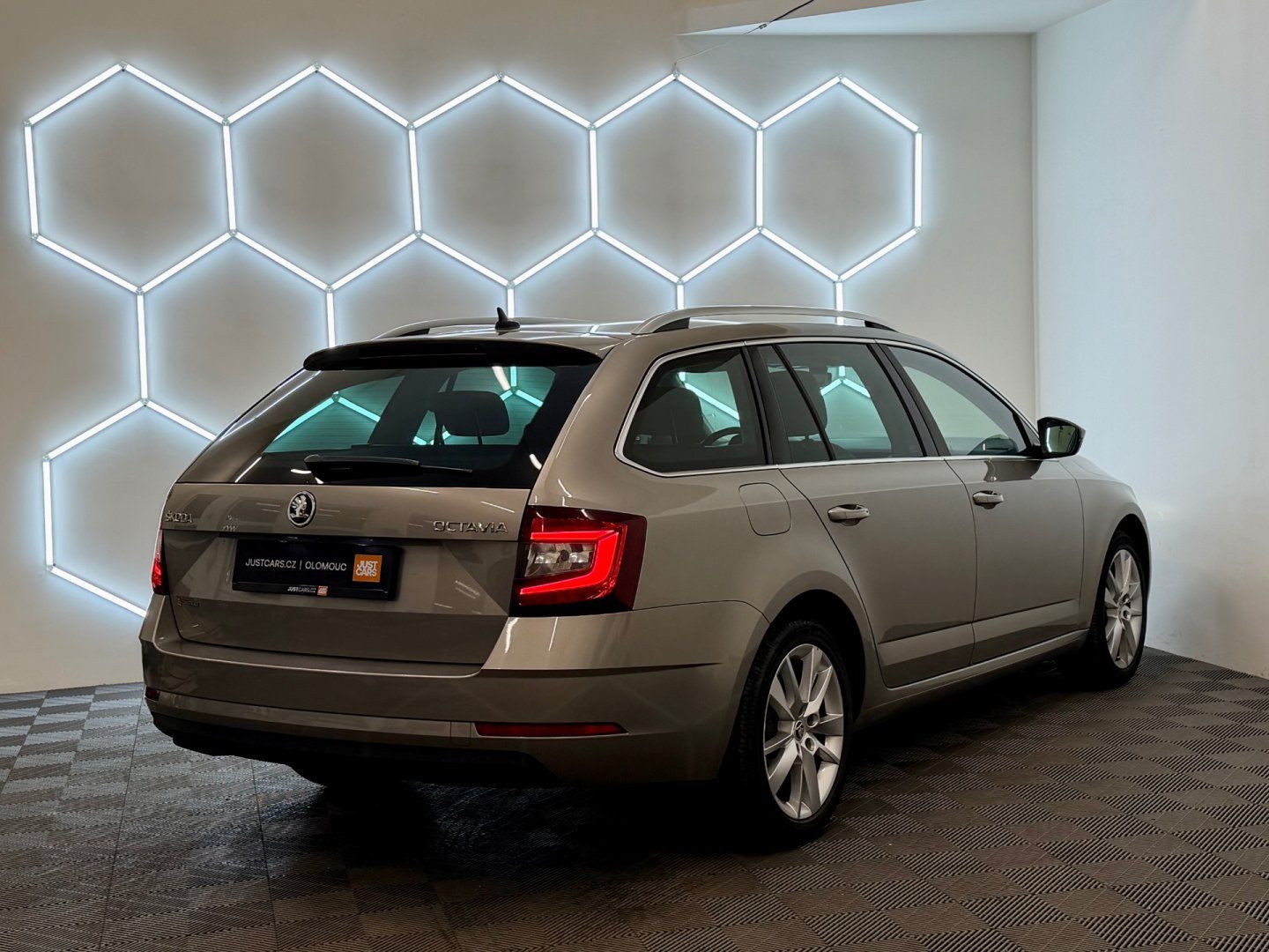 Škoda Octavia, 1.5 TSI DSG/STYLE/WEBASTO/TZ - fotka 5