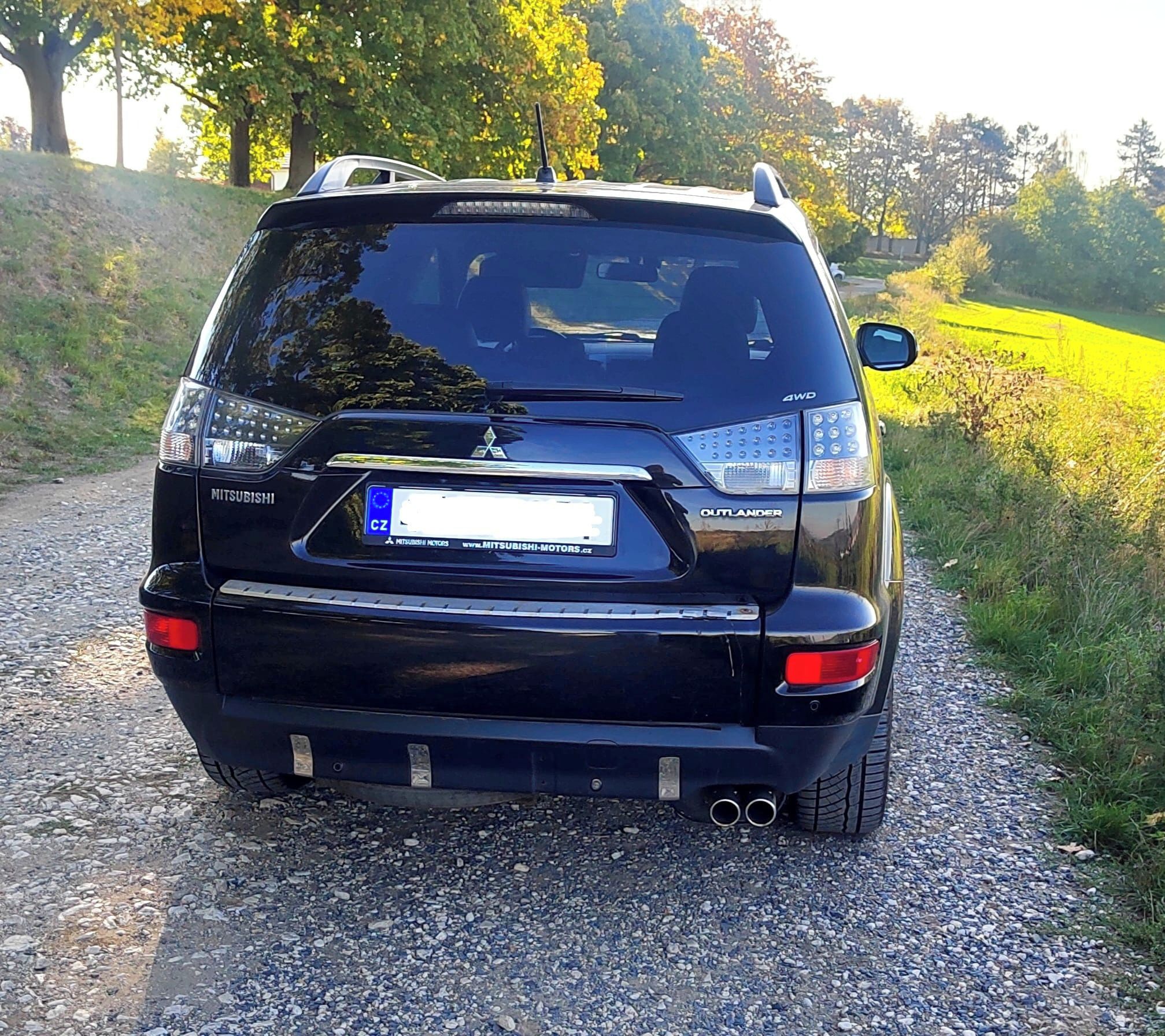 Mitsubishi Outlander, 2.2 DI-D, 4x4, 7 míst, rodinné - fotka 4