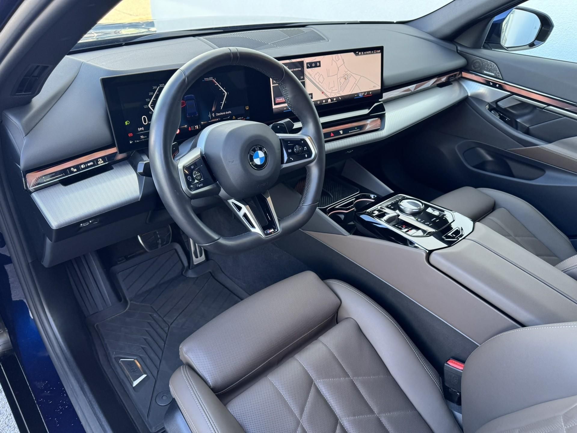 BMW Řada 5, 540d xDrive Sedan Mpaket - fotka 5