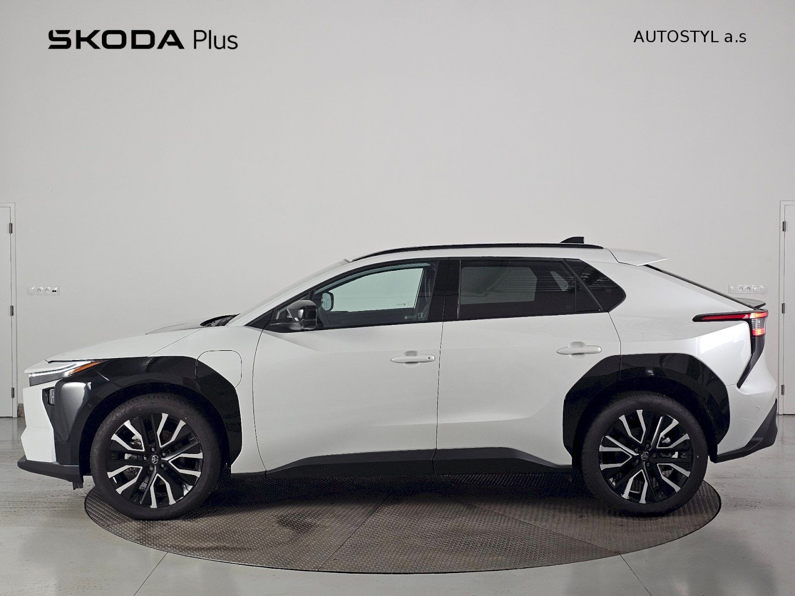 Toyota bZ4X, FACELIFT AWD 343k EXECUTIVE - fotka 3