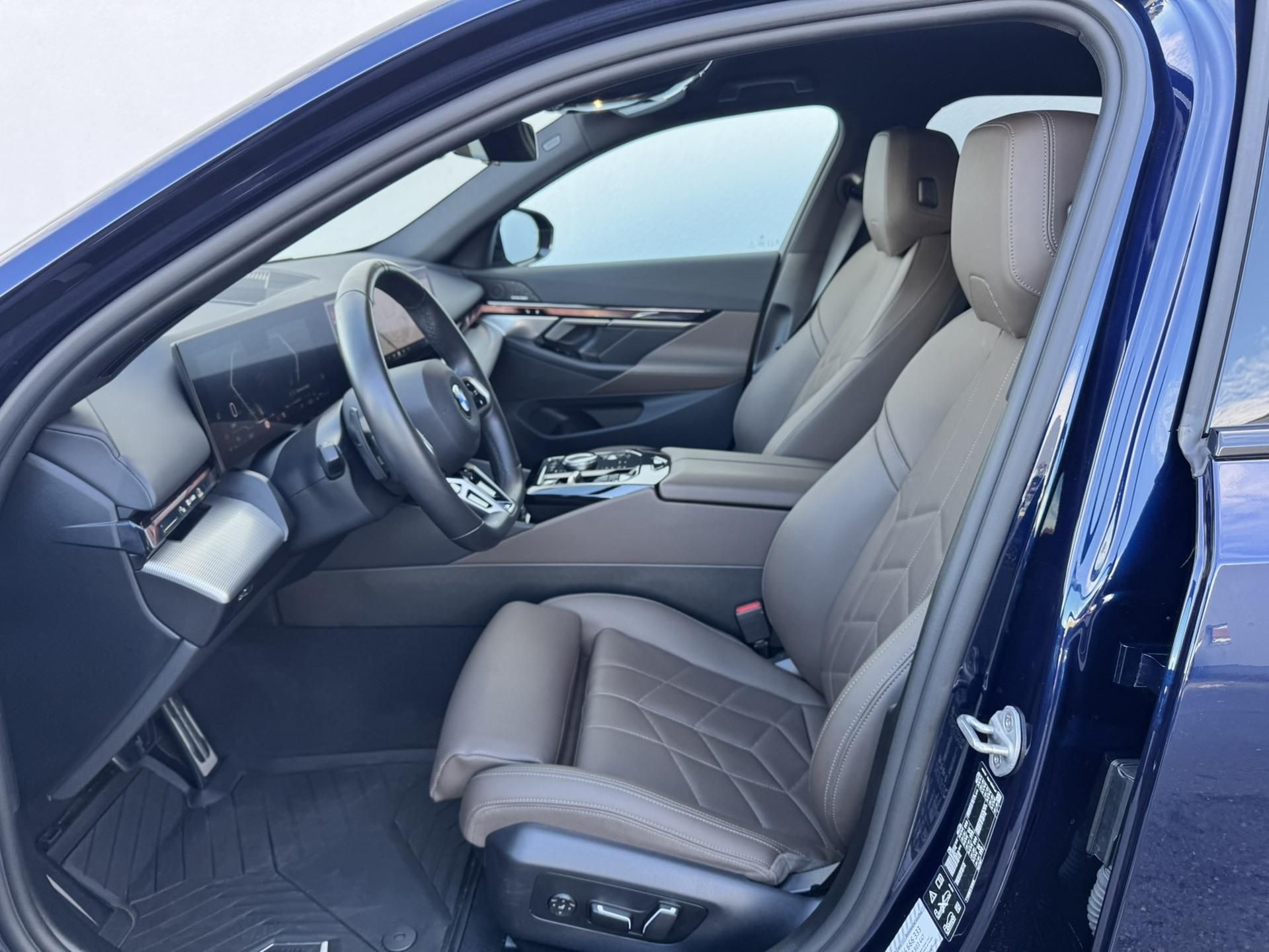 BMW Řada 5, 540d xDrive Sedan Mpaket - fotka 6