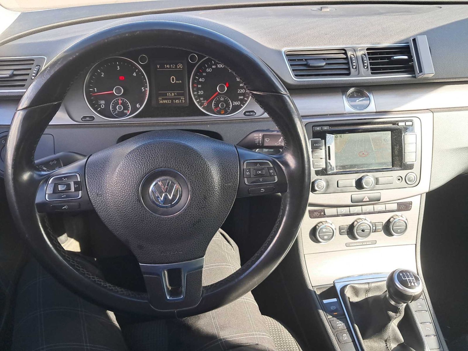 Volkswagen Passat, 1.6 TDI, Navi - fotka 3