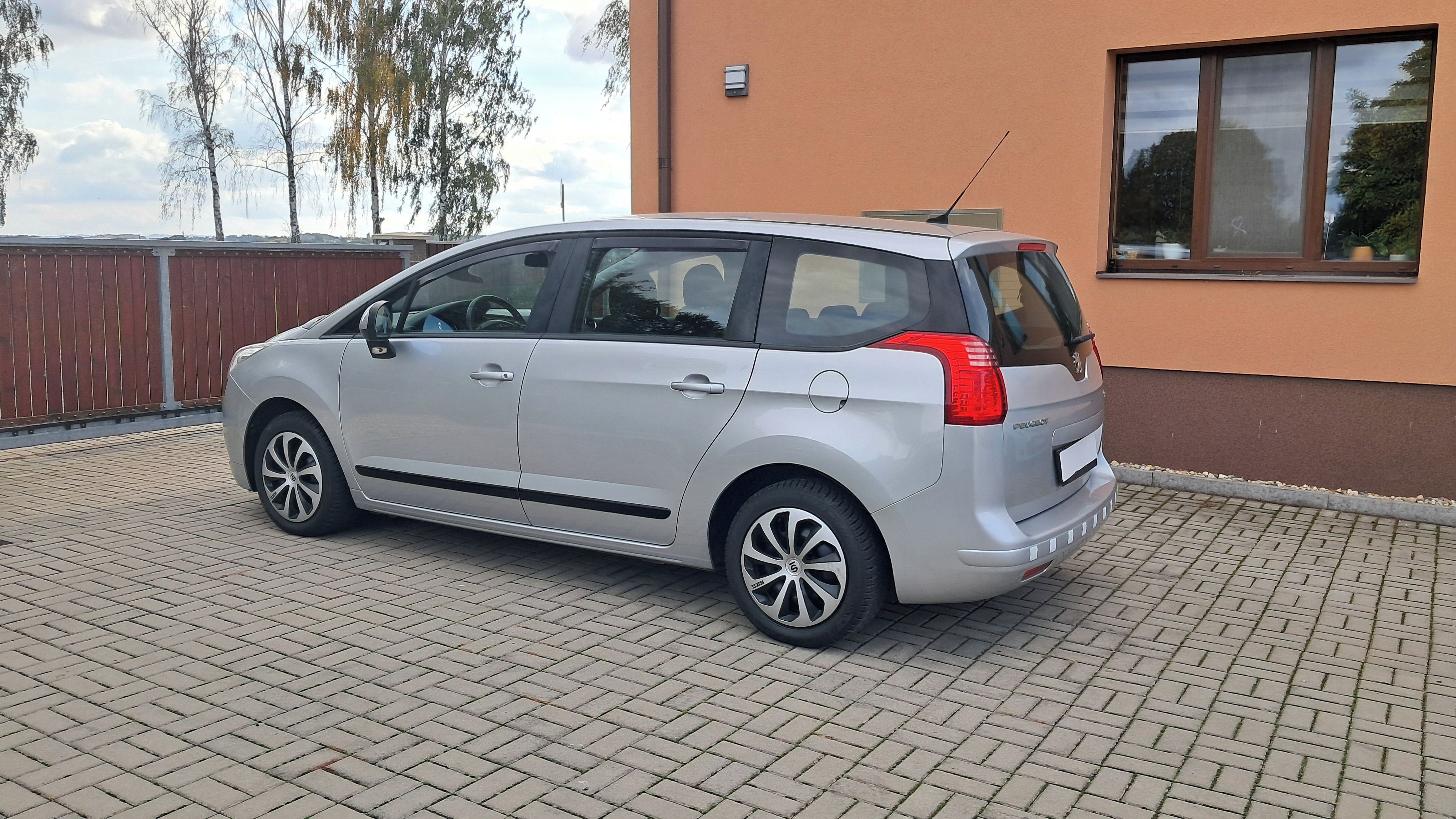 Peugeot 5008, 1.6i / 88KW 7 MÍST - fotka 6