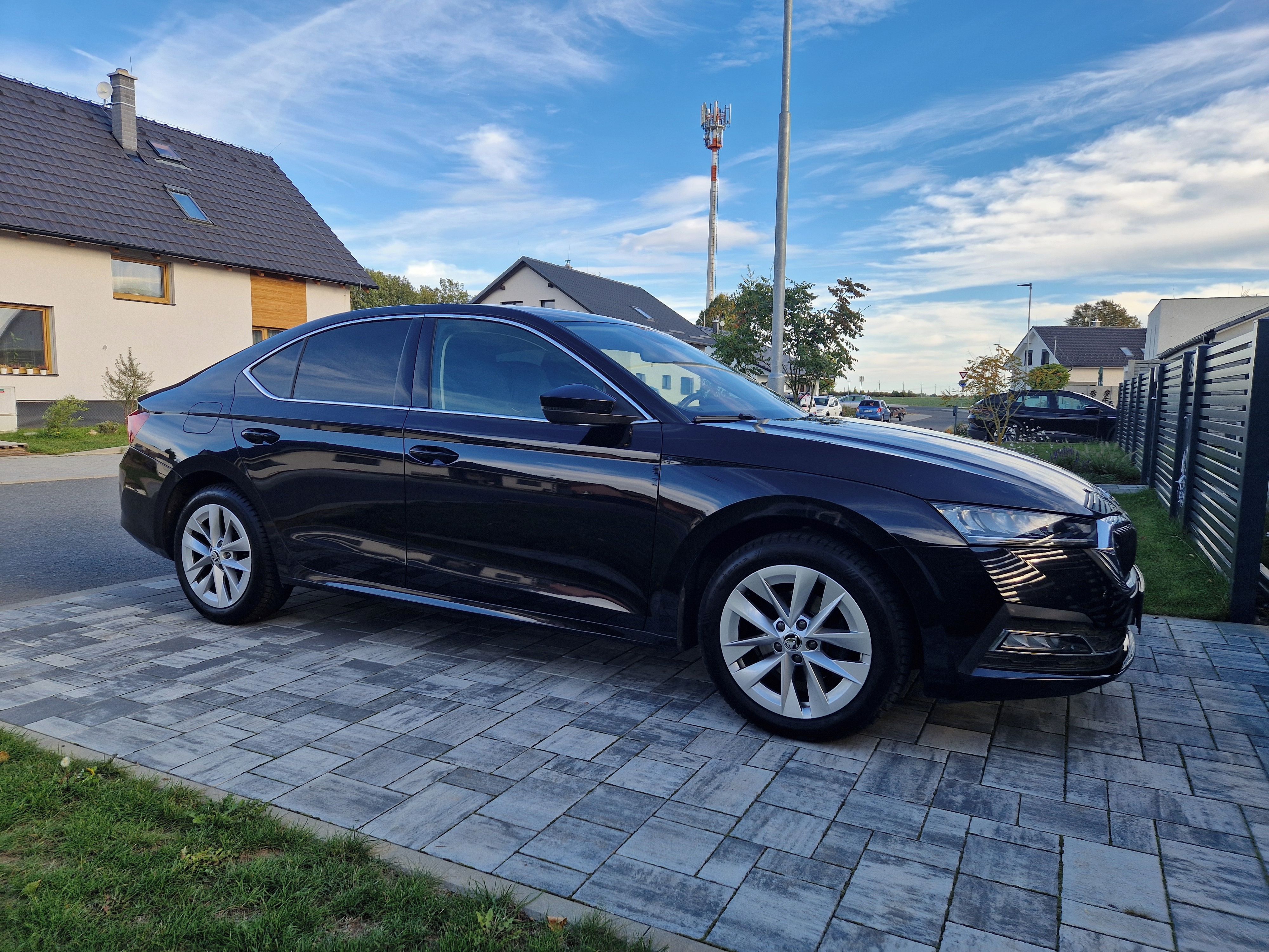Škoda Octavia, 2.0 TDI 110kw DSG Style !!! - fotka 3