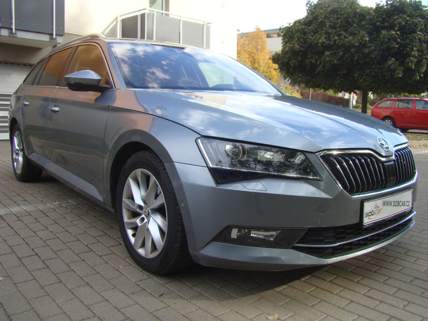Škoda Superb, 1.6 TDi DSG - fotka 2