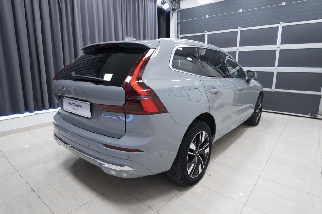 Volvo XC60, 2,0 T6 PLUG-IN HYBRID AWD ČR - fotka 4