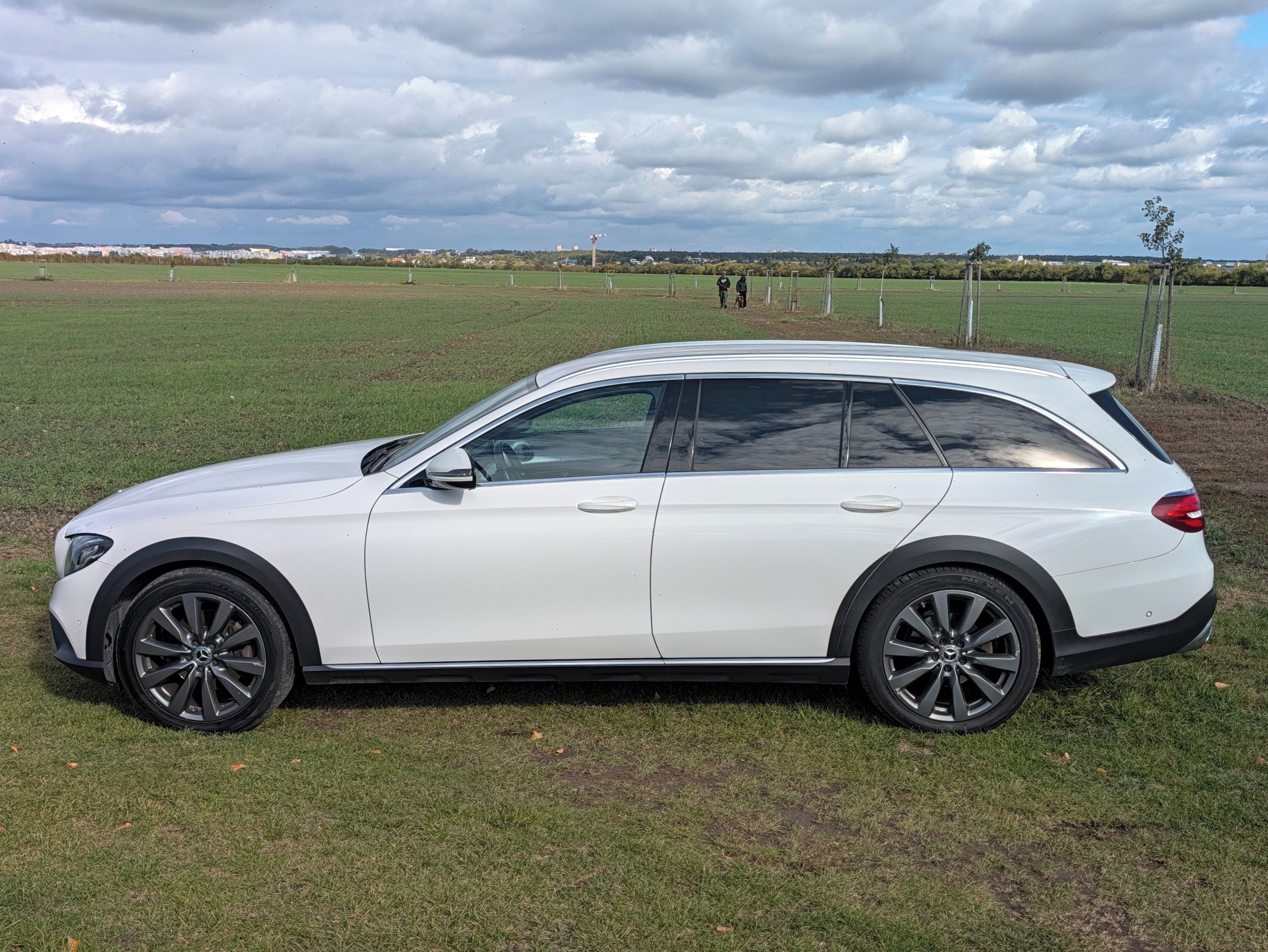 Mercedes-Benz Třídy E, E 220 d 4MATIC All-Terrain - fotka 3
