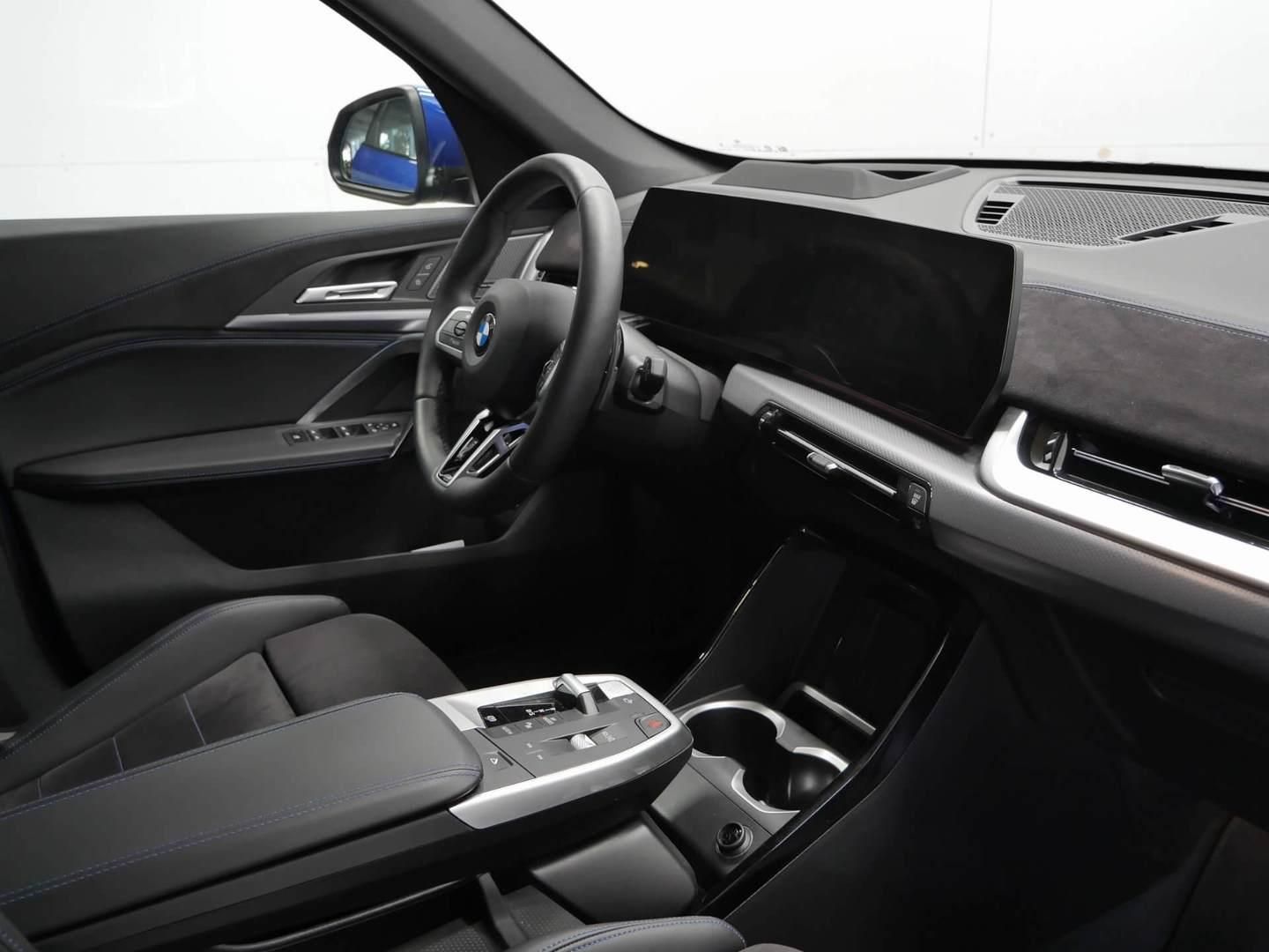 BMW X1, X1 23i xDrive Tažné Harman - fotka 5