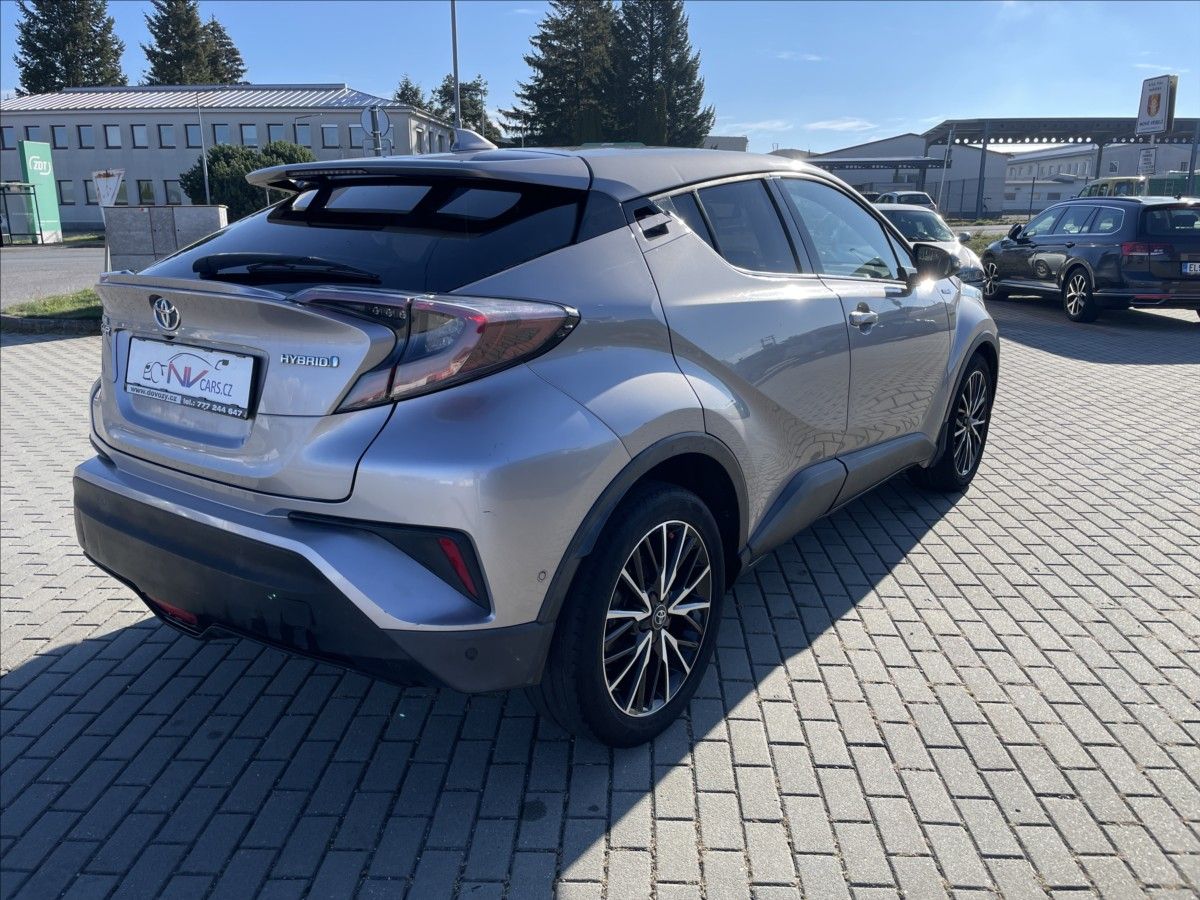 Toyota C-HR, 1,8 i 72kw Hybrid e-CVT - fotka 4