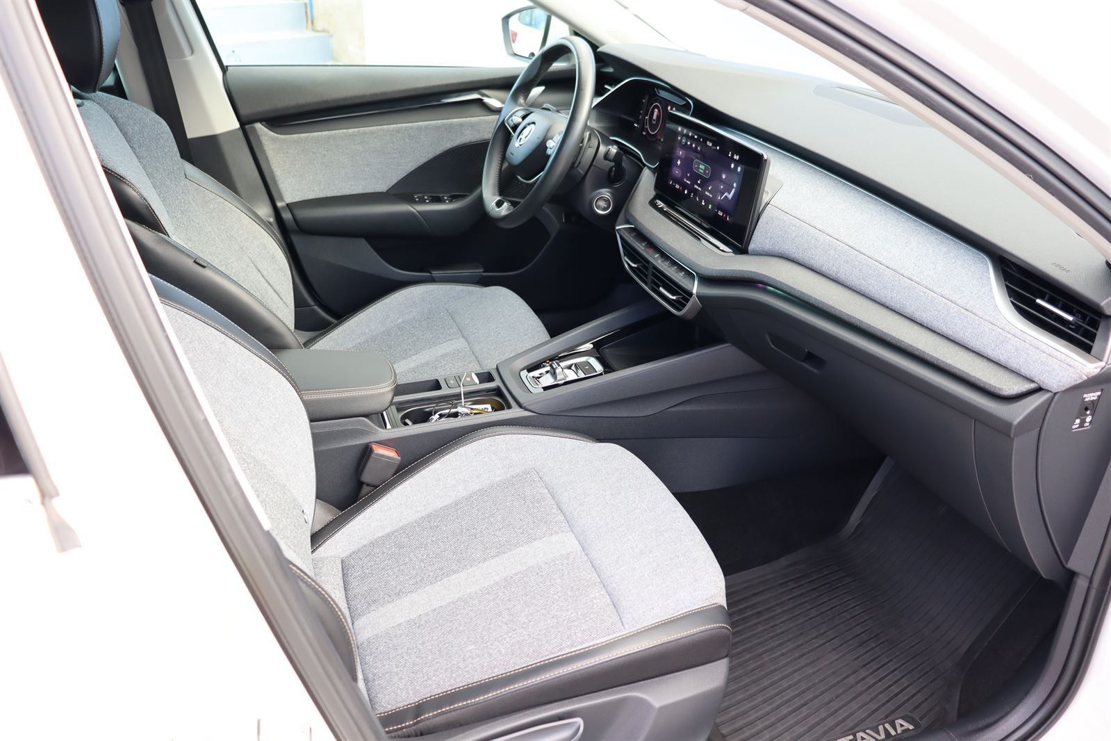 Škoda Octavia, Combi 2.0TDi Top Selection - fotka 4