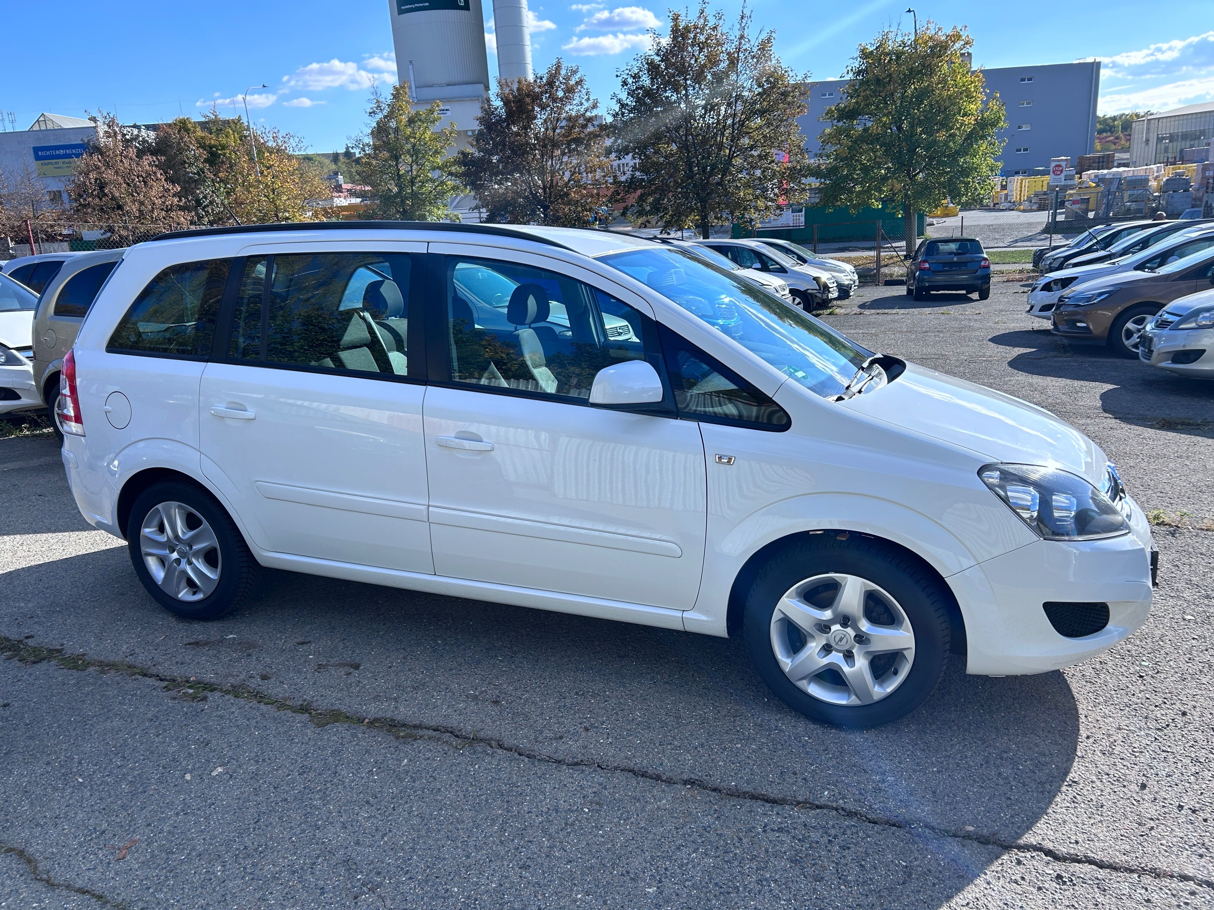 Opel Zafira, 1,8 16V, 7 míst - fotka 4