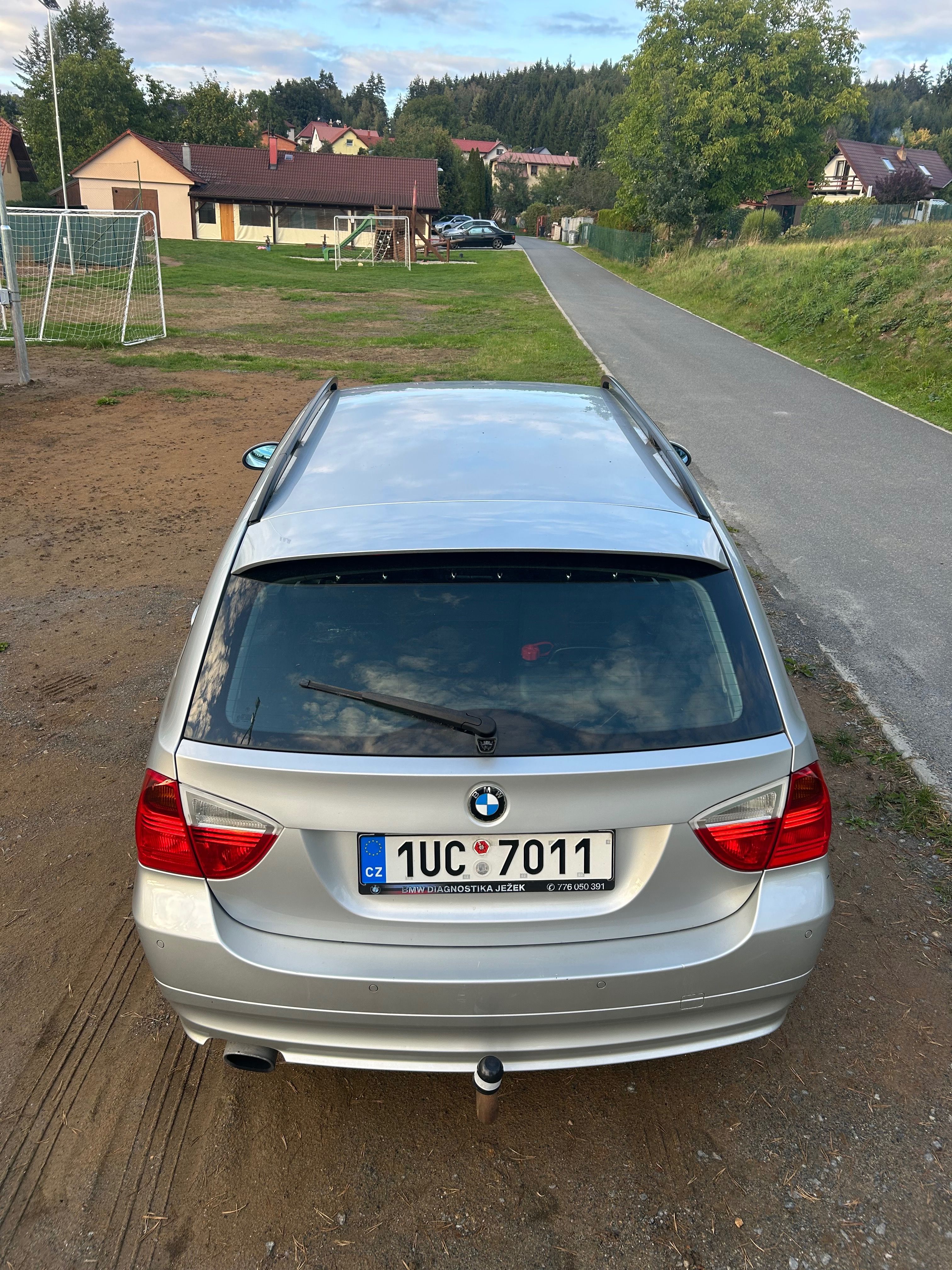 BMW Řada 3, E91 318i, rv. 2008, 105kw - fotka 6