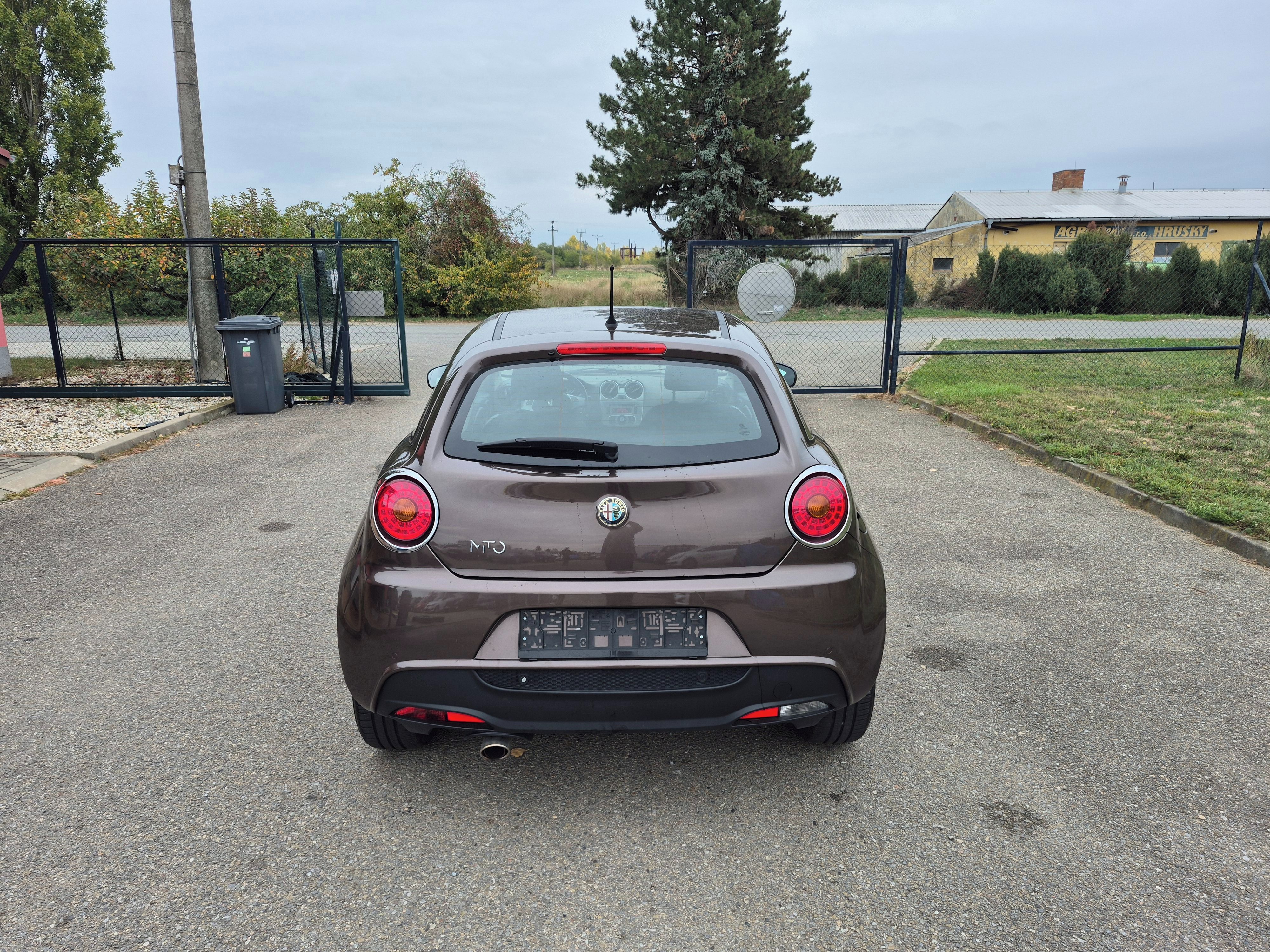 Alfa Romeo MiTo, 1,4i, 57kW, 1.maj, serviska - fotka 5