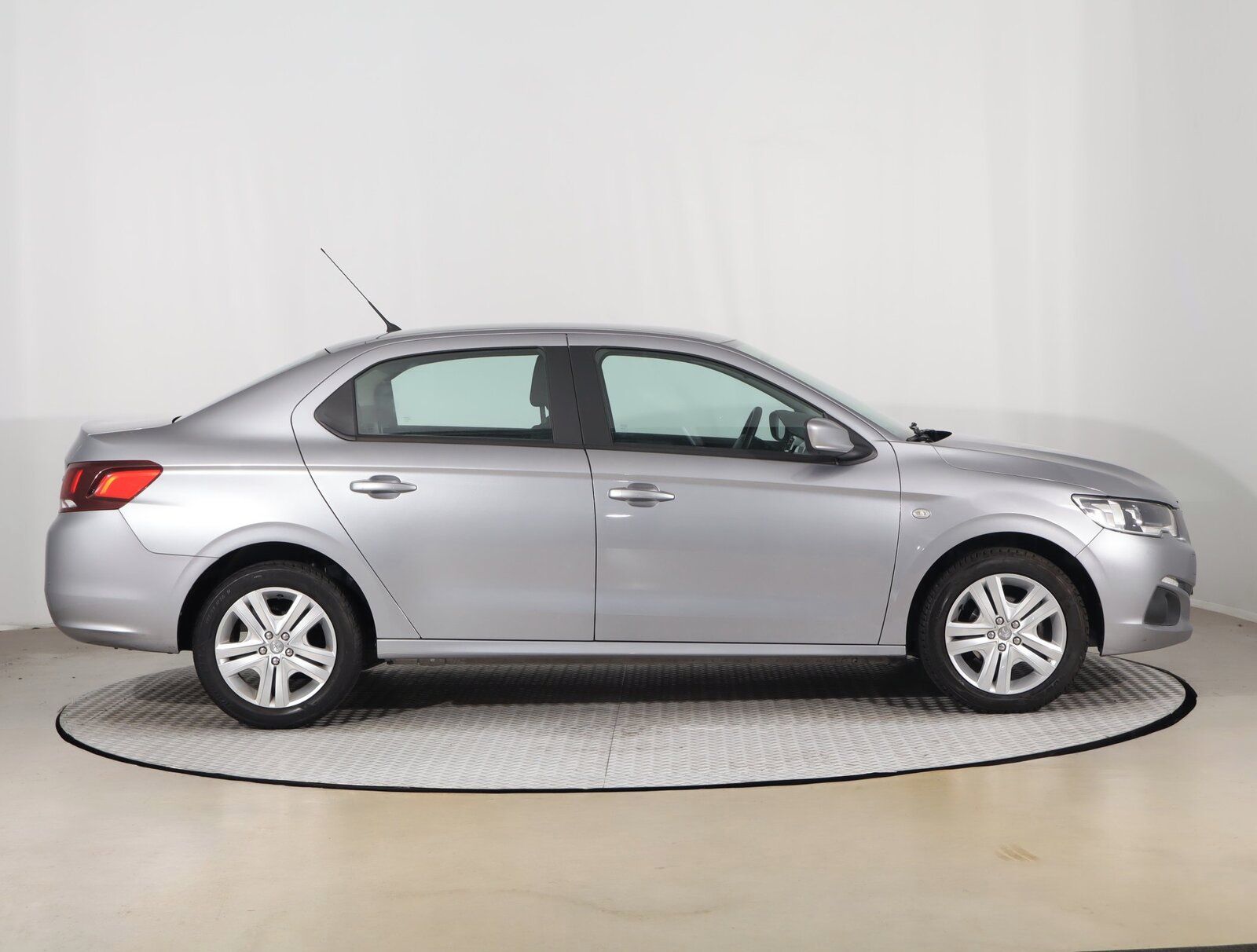 Peugeot 301, 1.6 VTi, Automat, Serv.kniha - fotka 6