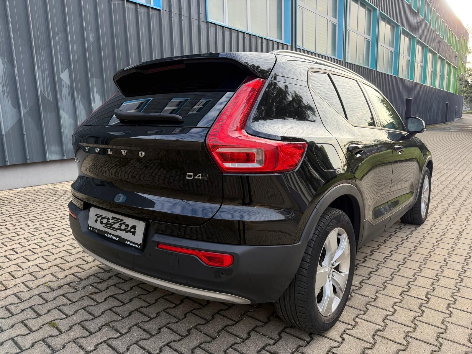 Volvo XC40, 2,0 D D4 AWD Momentum - fotka 5