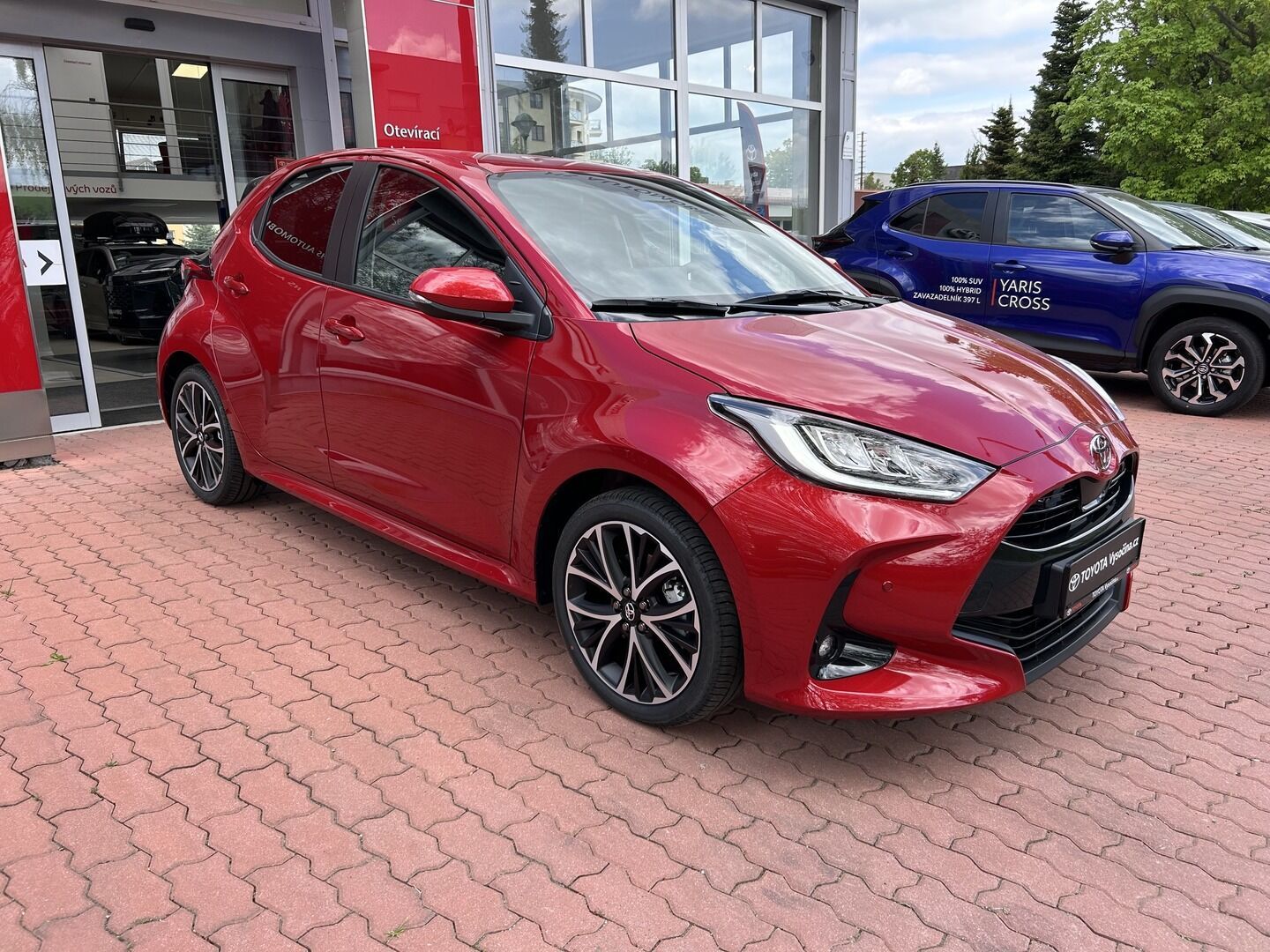 Toyota Yaris, 1,5 hybrid 116 koní STYLE - fotka 3
