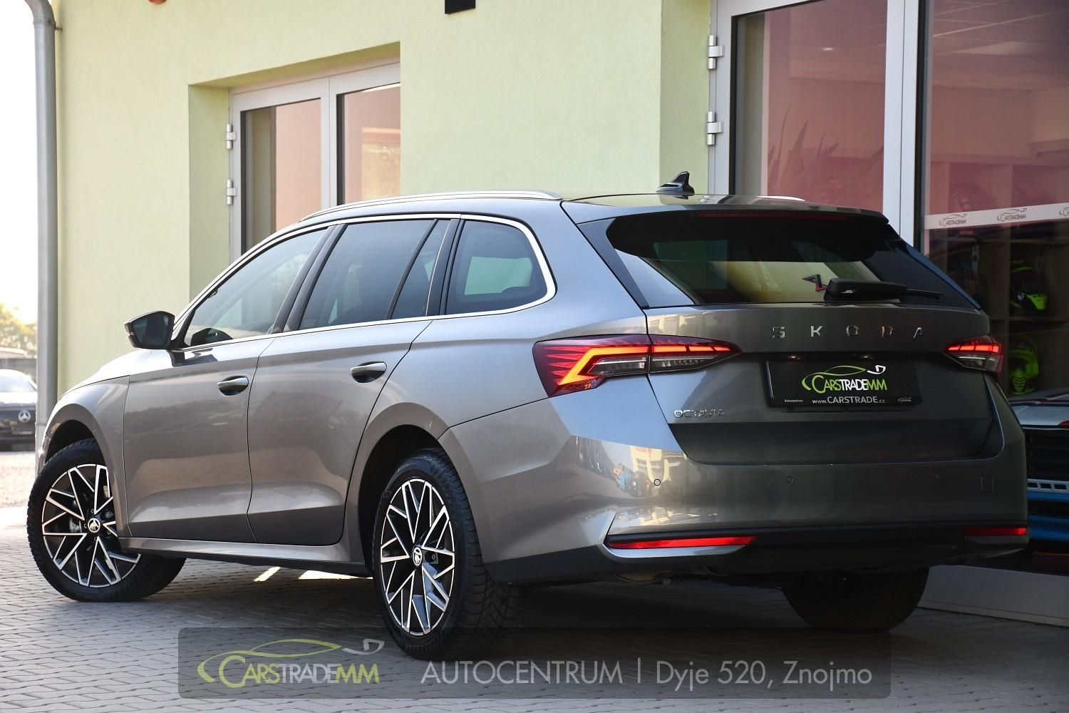 Škoda Octavia, 2.0TDi Top Selection DSG ACC - fotka 3