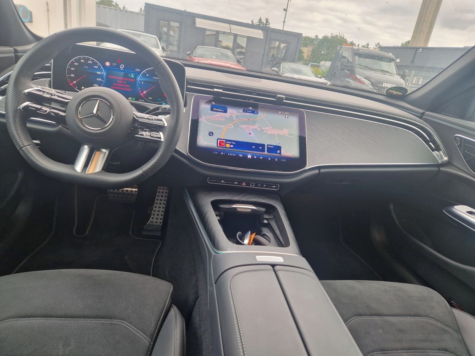Mercedes-Benz Třídy E, Mercedes BENZ E220d - fotka 4
