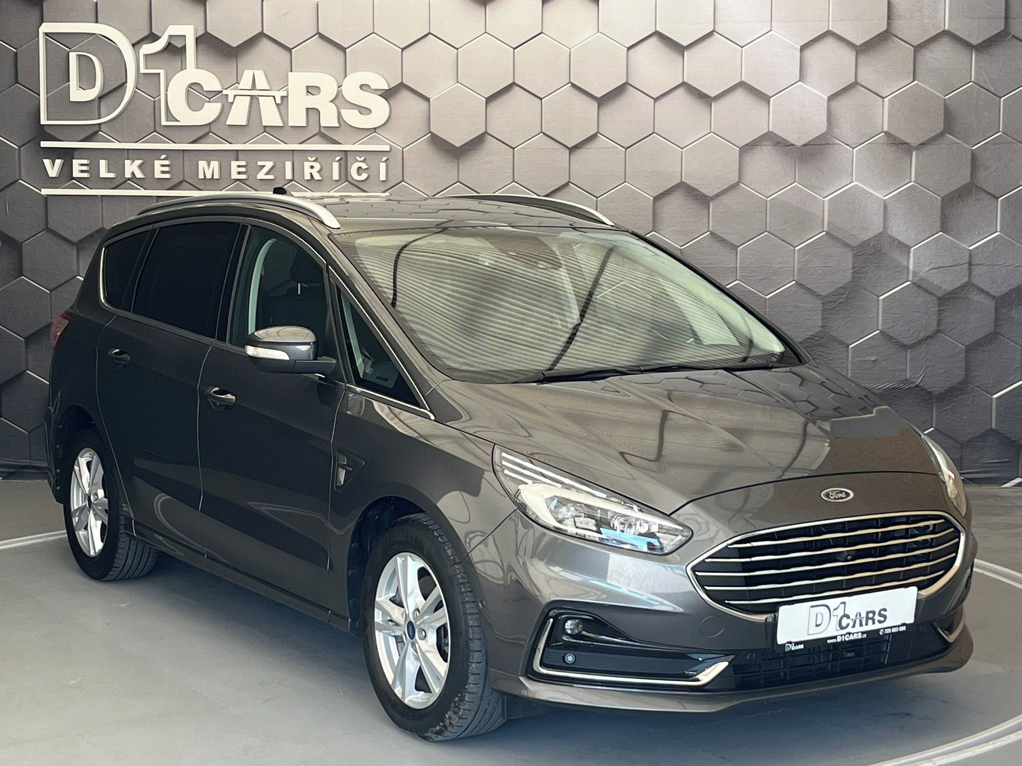 Ford S-MAX, 2,5 HEV Titanium 7míst - fotka 6