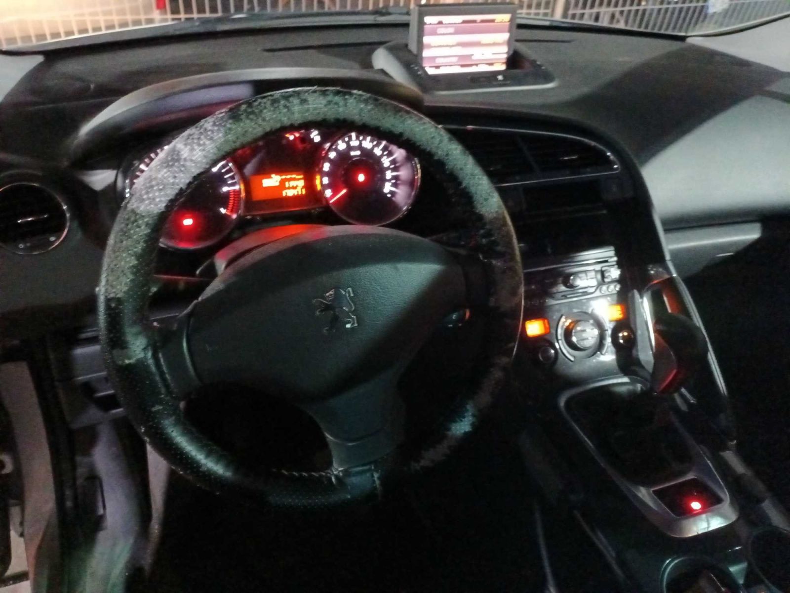 Peugeot 3008, 1.6 VTi, po STK - fotka 3