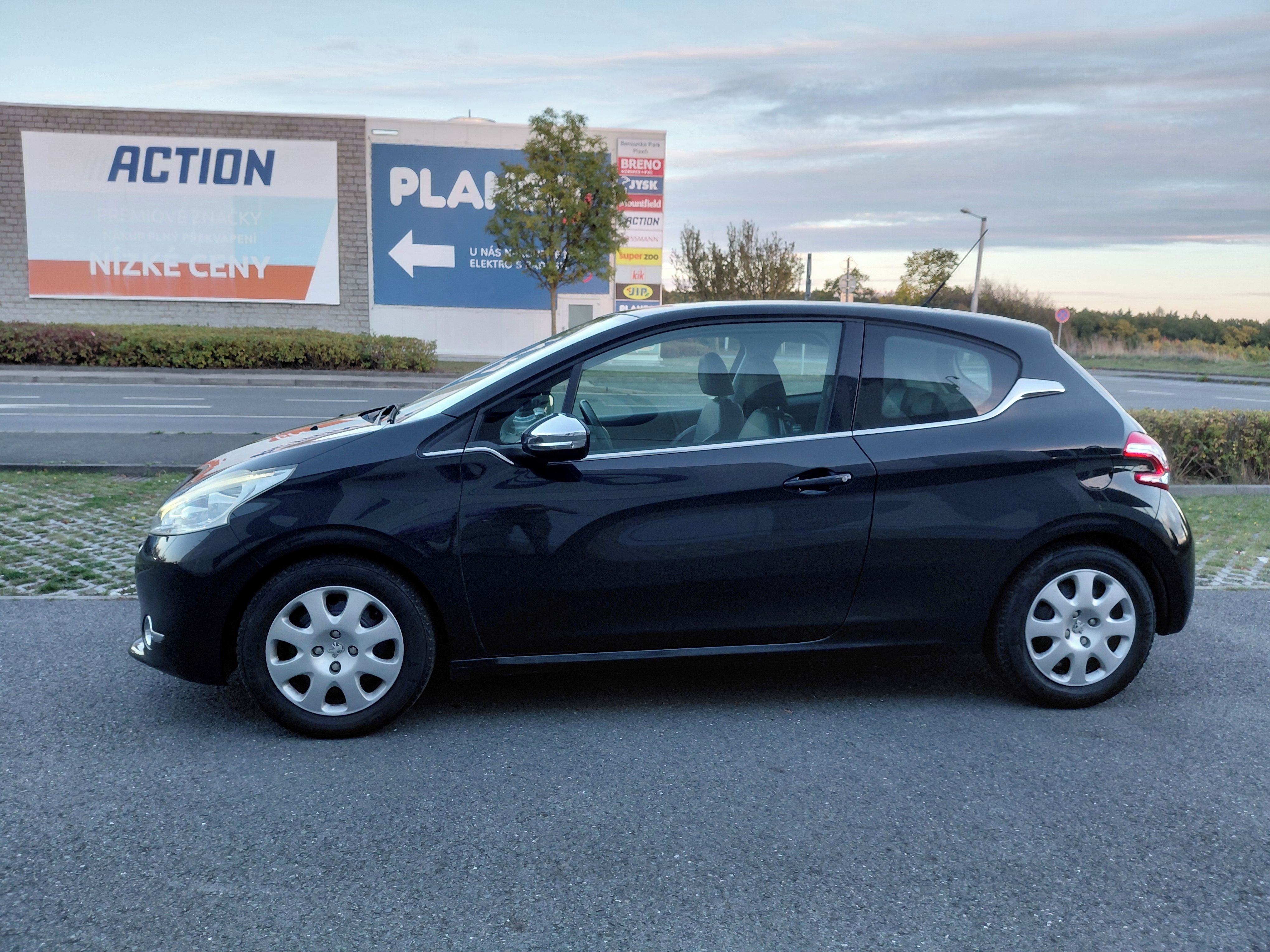 Peugeot 208, 1.6 16V 88KW PĚKNÉ,ZACHOVALÉ - fotka 4