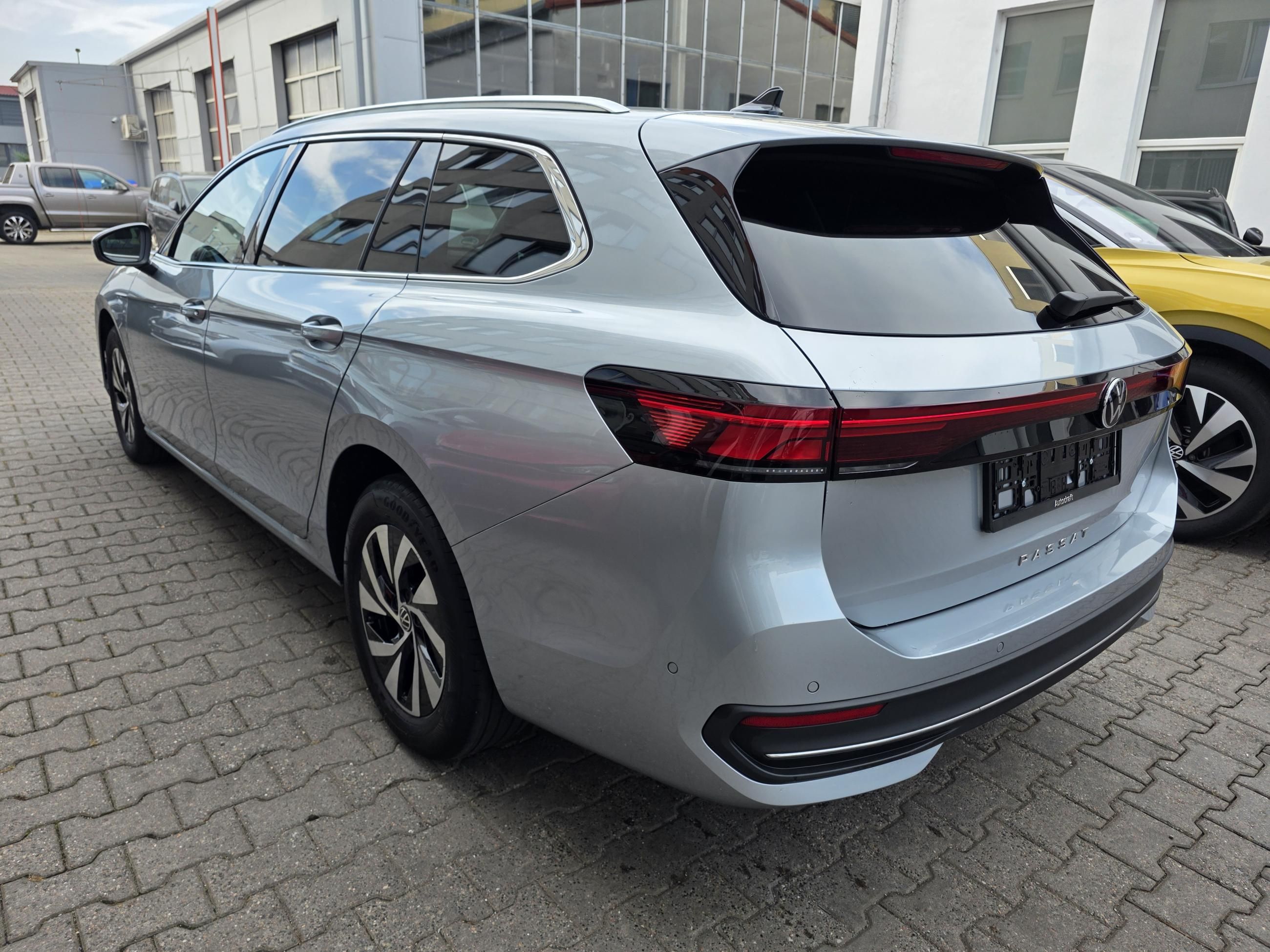 Volkswagen Passat Variant, 2.0 TDI 110kW DSG / Tažné - fotka 4