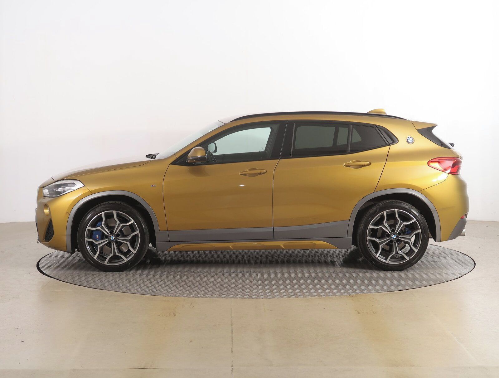 BMW X2, xDrive18d, M Paket, 4X4 - fotka 3