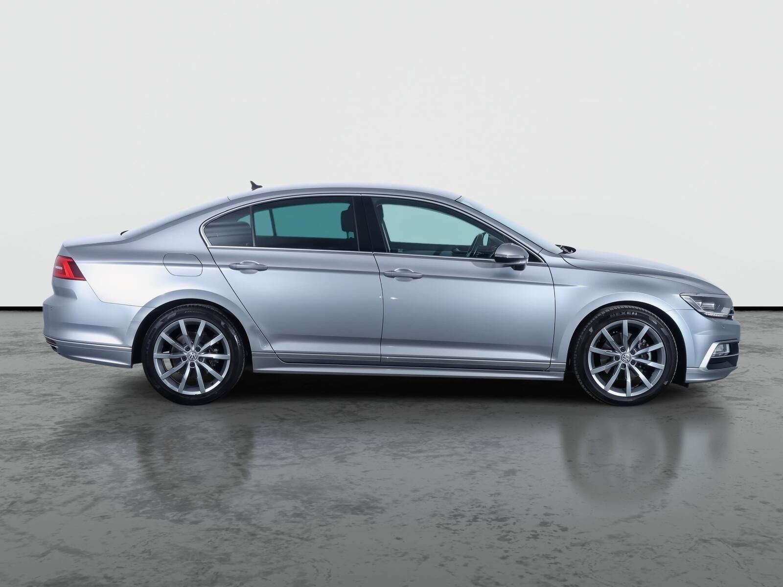 Volkswagen Passat, 2.0 TDI, R-Line, Automat - fotka 6