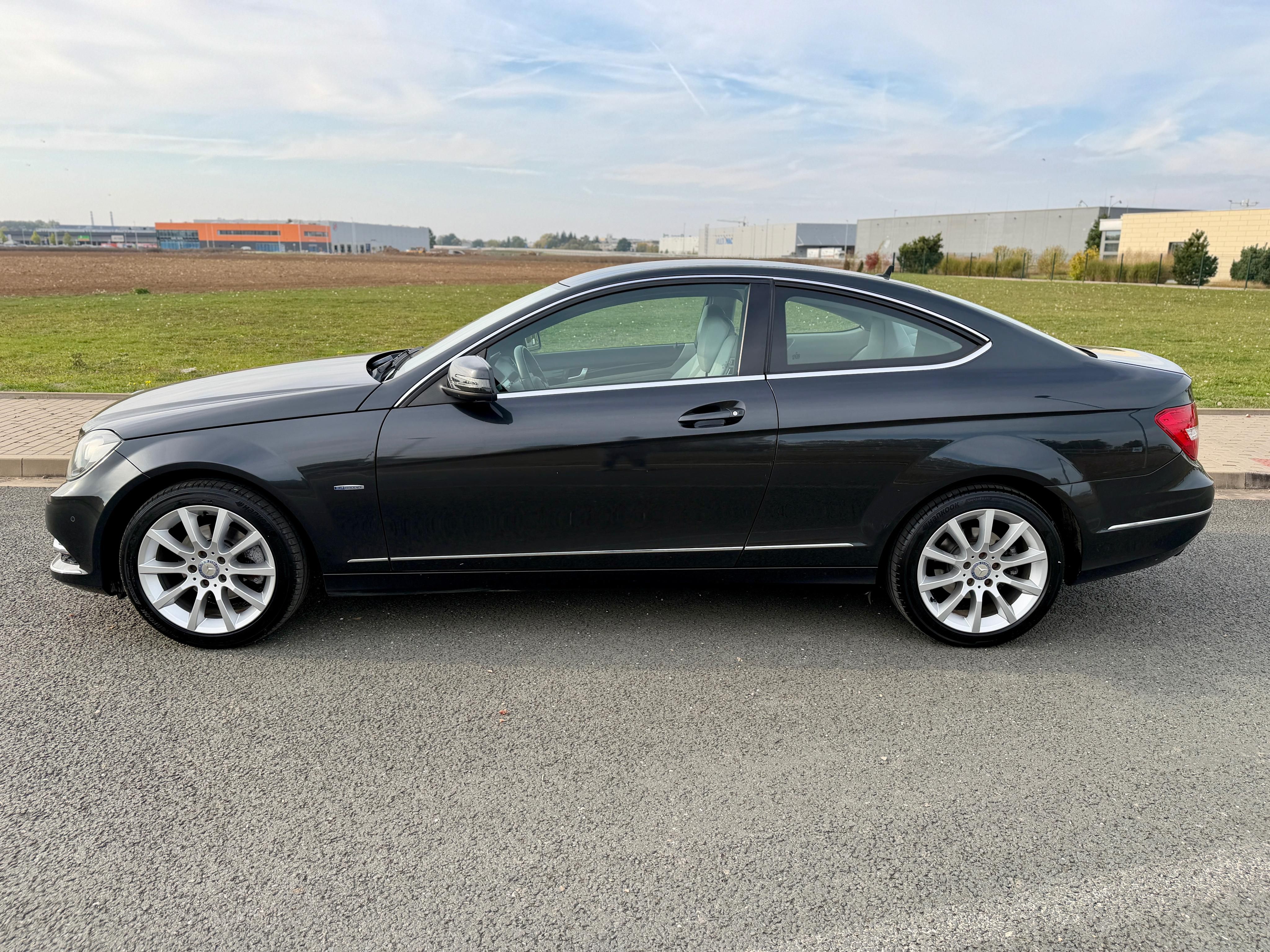 Mercedes-Benz Třídy C, 180 CGI NAVI MANUAL SERVISKA - fotka 2