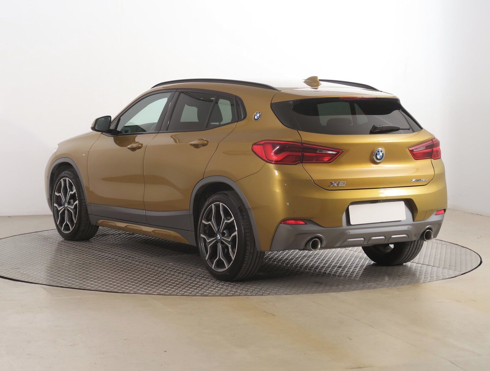 BMW X2, xDrive18d, M Paket, 4X4 - fotka 4