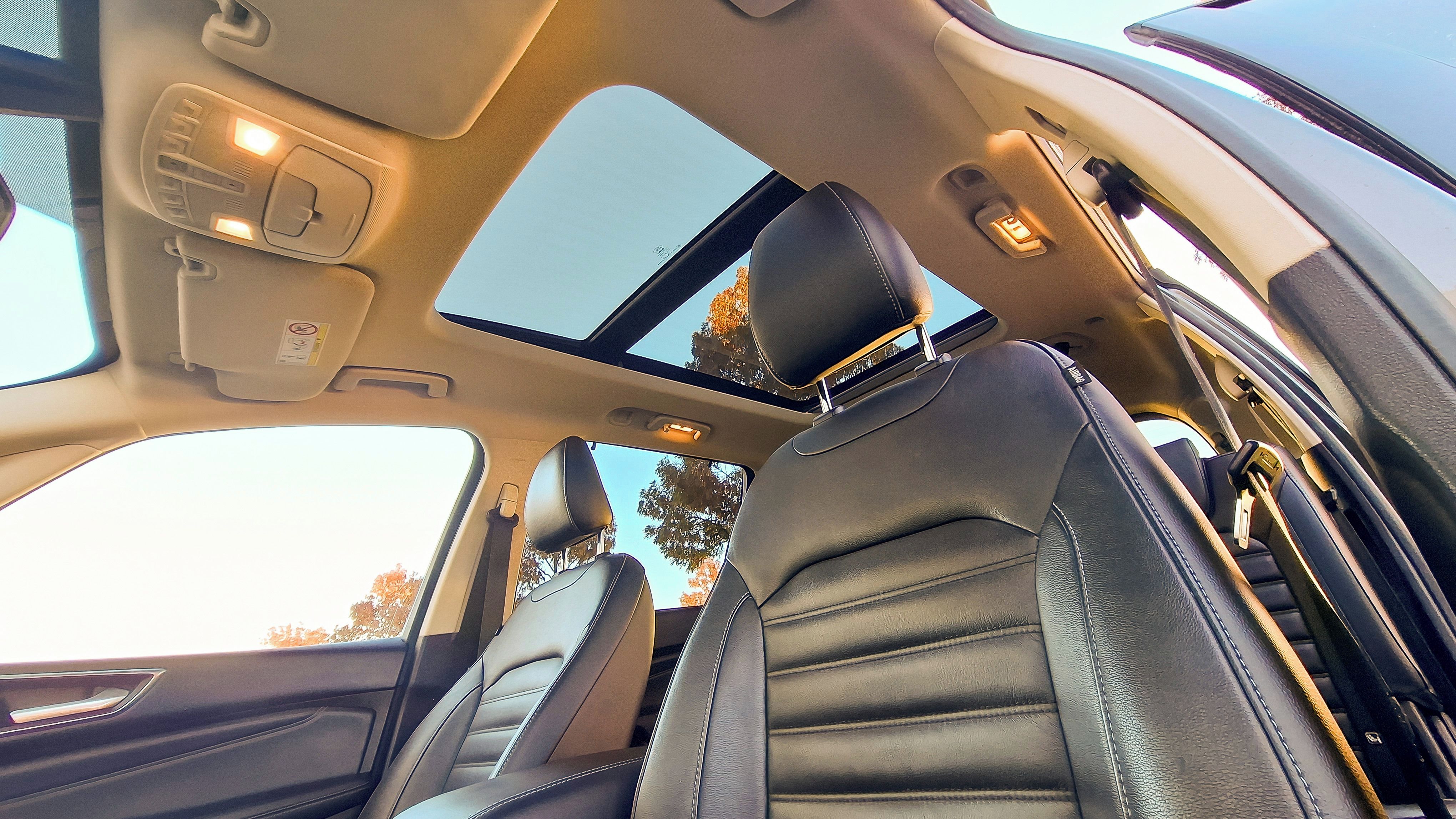Ford Galaxy, Titanium s úžasnou výbavou - fotka 3