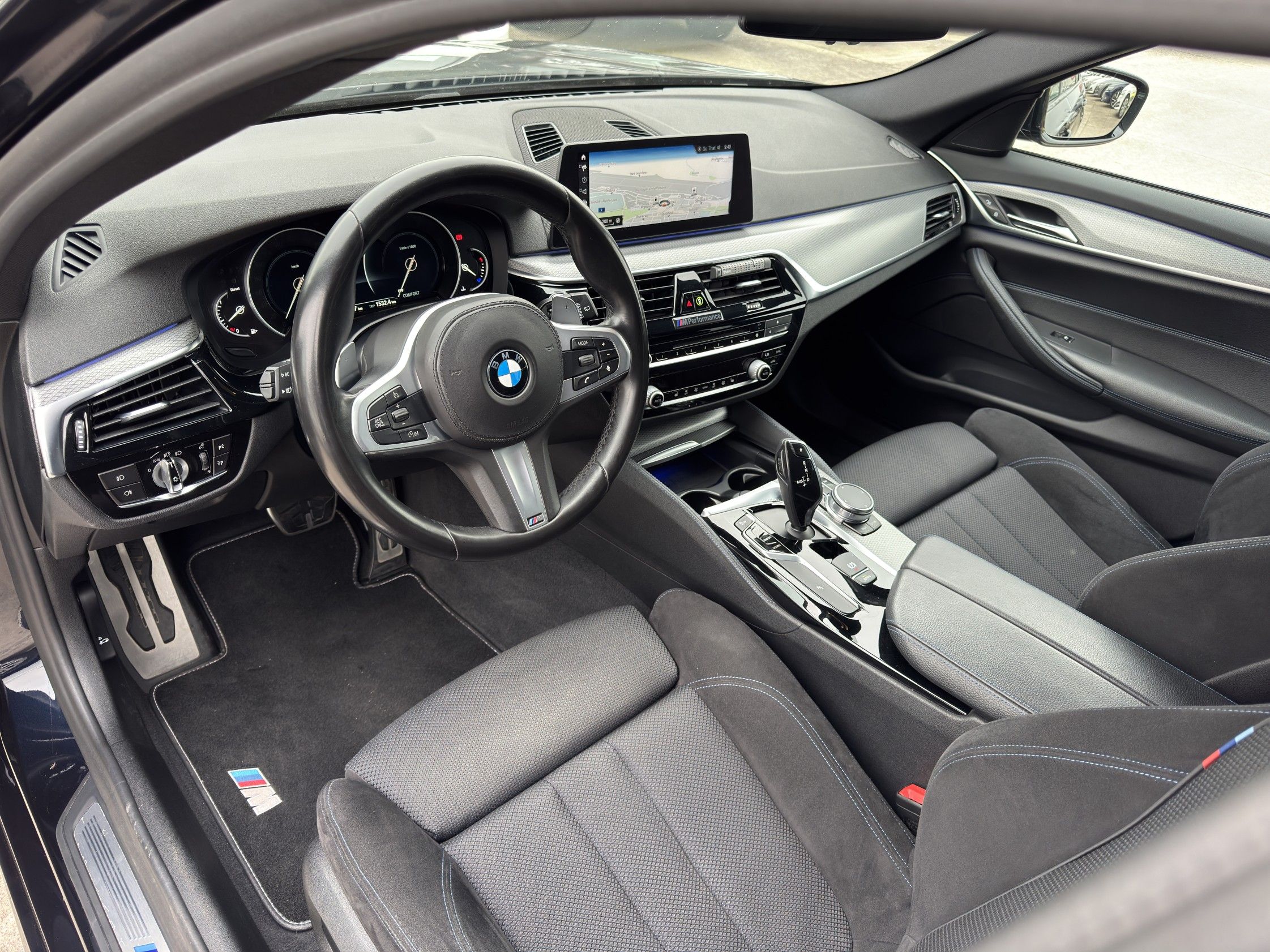 BMW Řada 5, 530d 195 kW Xdrive M-Packet - fotka 5