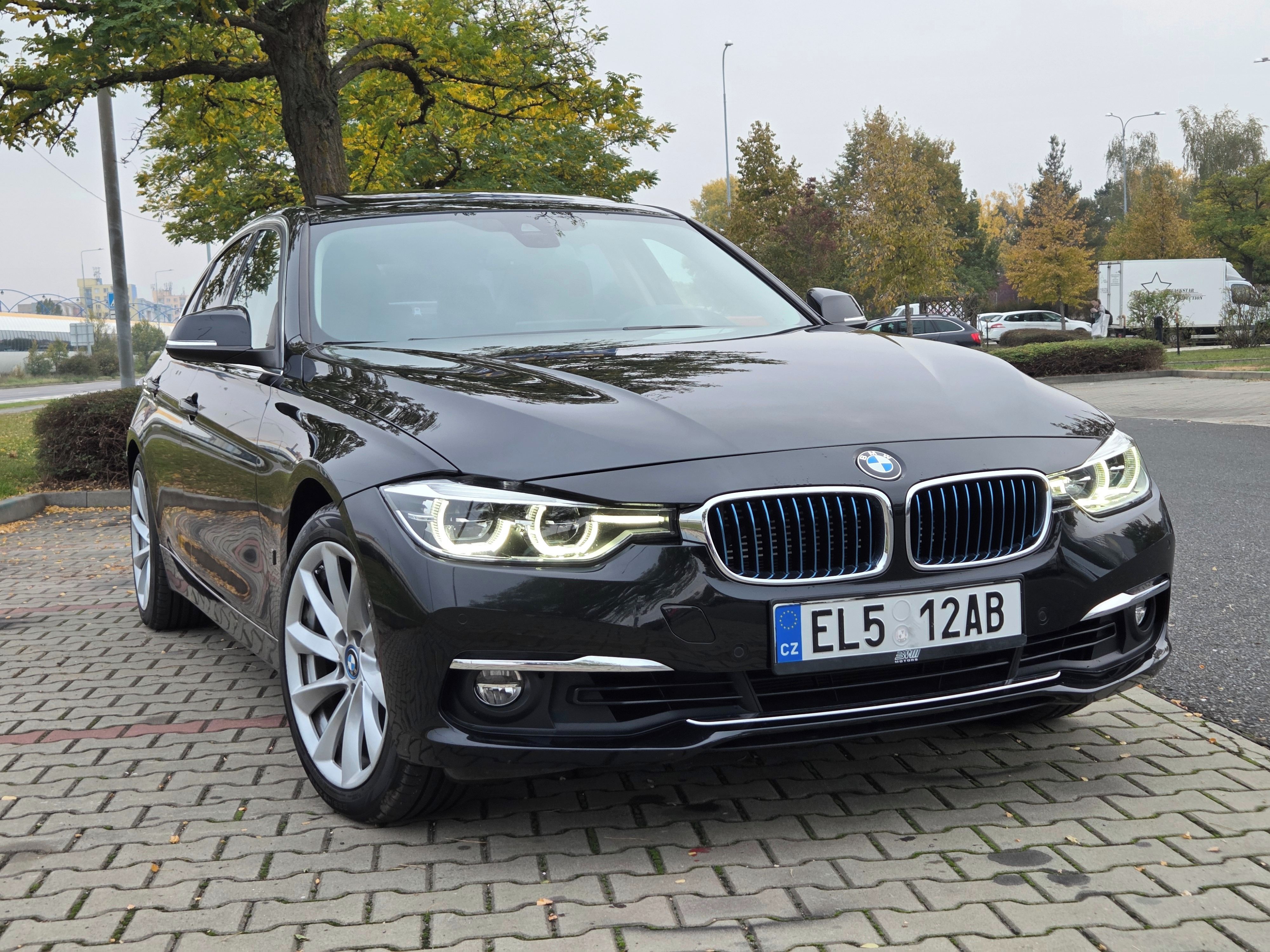 BMW Řada 3, Bmw 330e (F30 LCI) malý nájezd - fotka 2