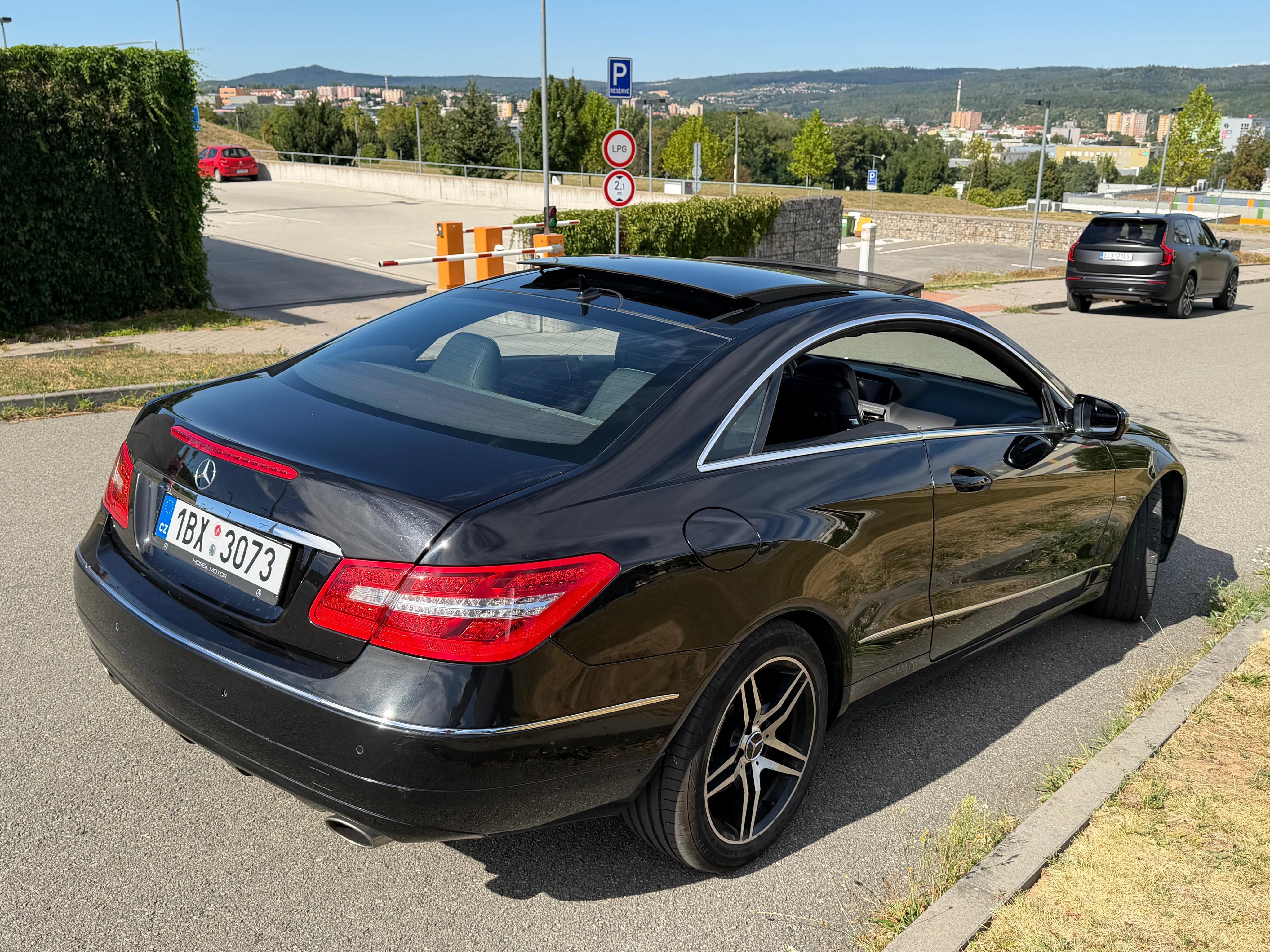 Mercedes-Benz Třídy E, Mercedes Benz E350 CGI - fotka 3