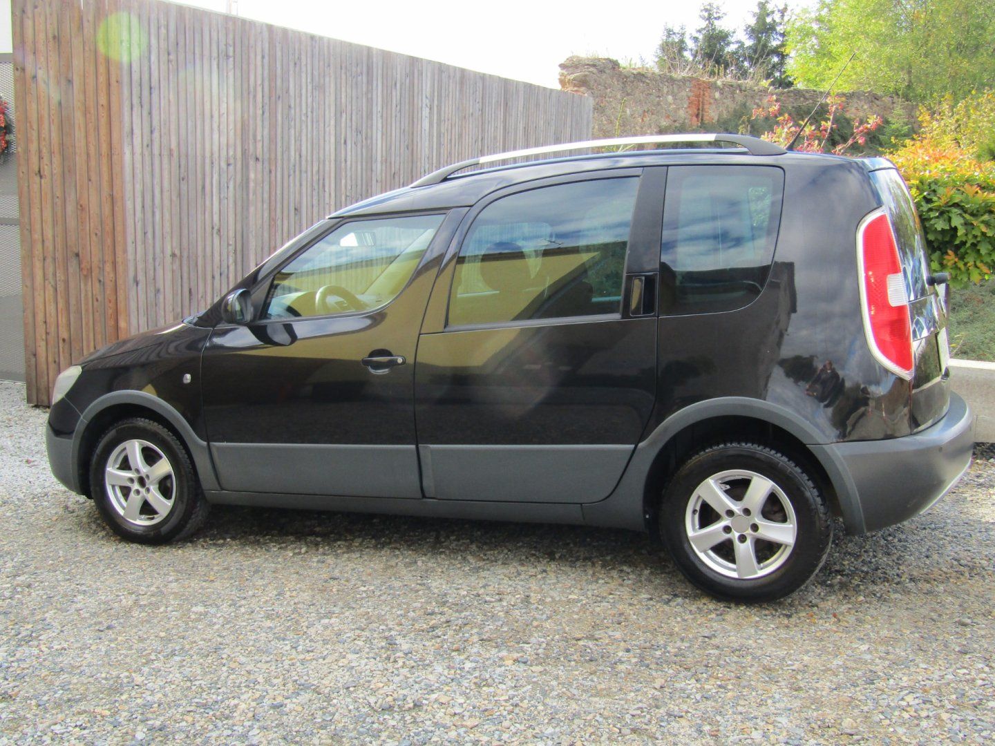 Škoda Roomster, 1.2TSI 63kW SCOUT ZIMNÍ PNEU - fotka 4