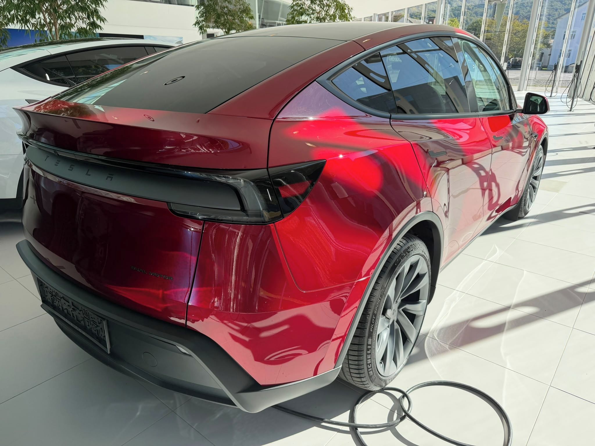 Tesla Model Y, Premium LR AWD, Tažné, 20"kola - fotka 3