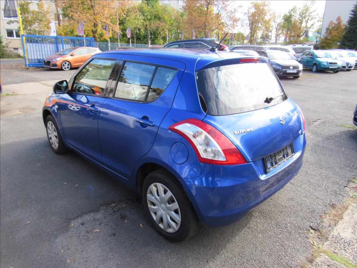 Suzuki Swift, 1,2 i 69kW 4x4 - fotka 4