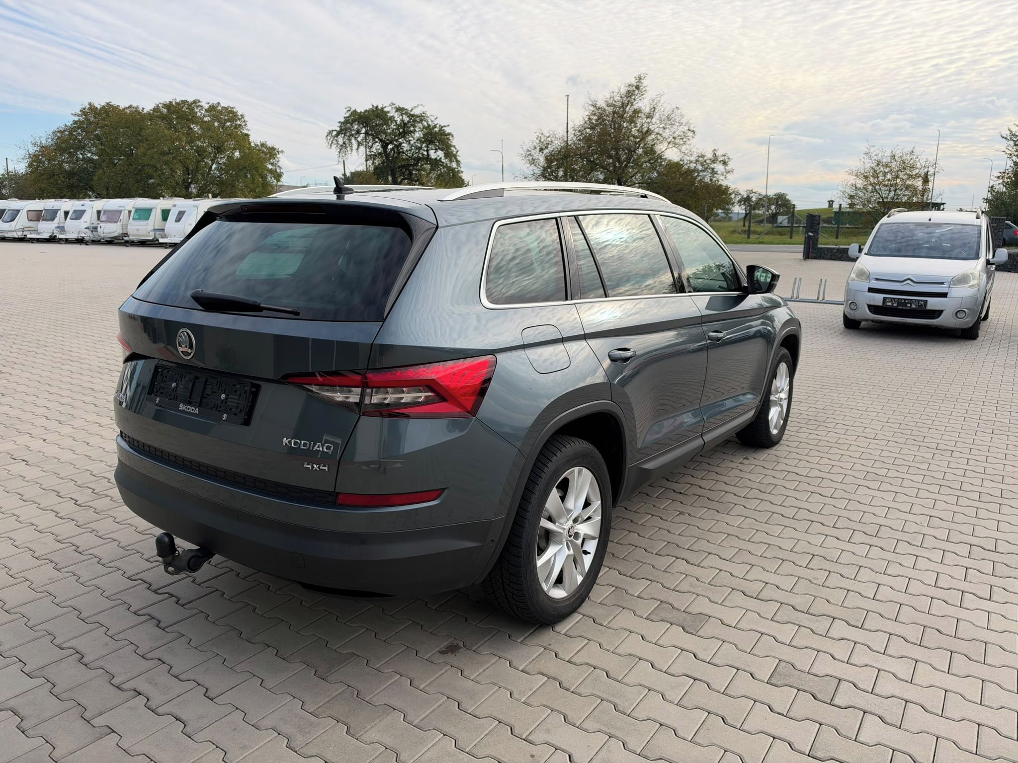 Škoda Kodiaq, DSG 4x4 7míst panorama tažné - fotka 3