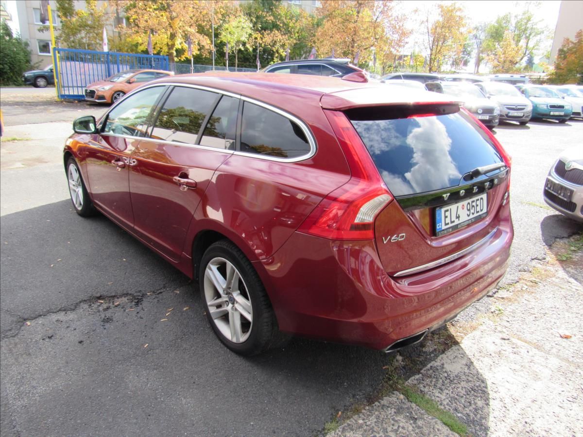 Volvo V60, 2,4 D6 AWD Plug-in Hybrid - fotka 4