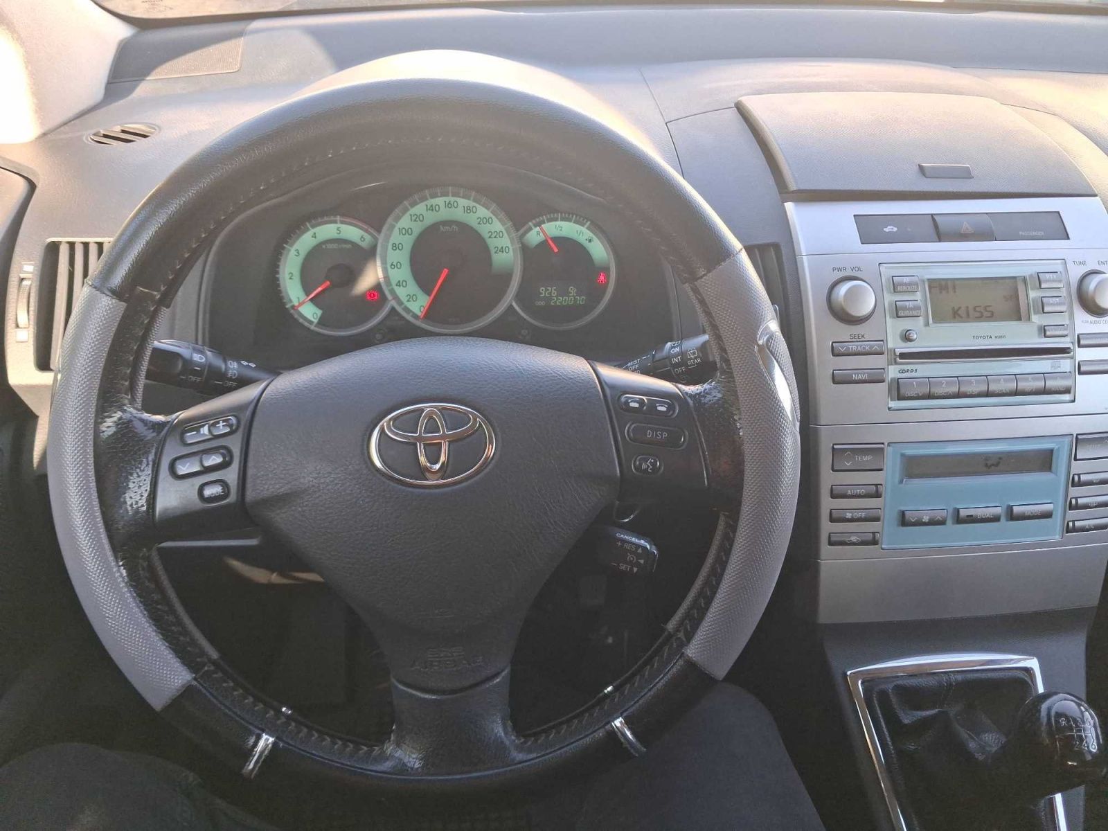 Toyota Corolla Verso, 2.2 D-4D, 7 míst, Tažné - fotka 3