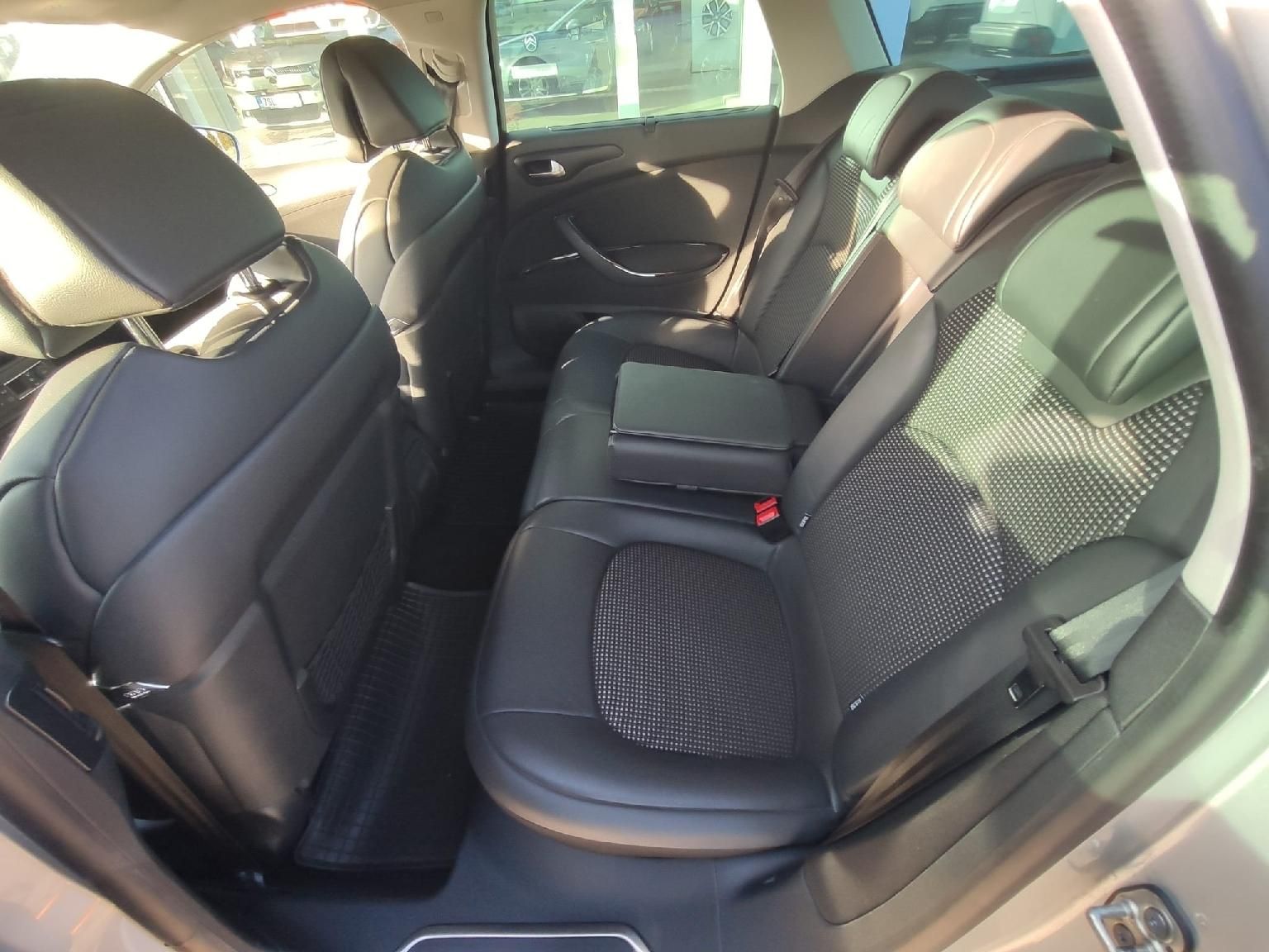 Citroën C5, 2.0HDI 140k EXCLUSIVE MAN6 HYD - fotka 5