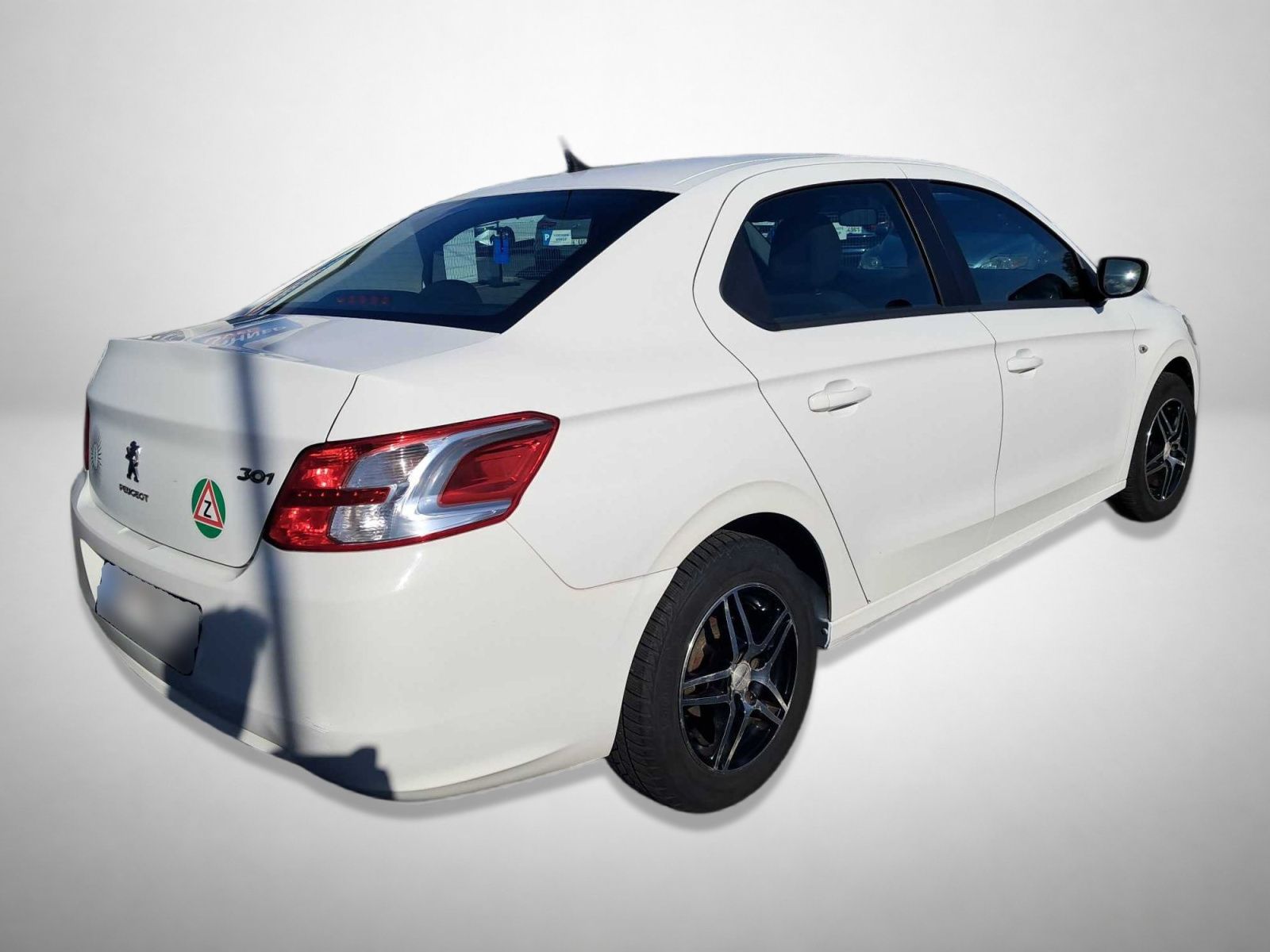 Peugeot 301, 1.2 VTi, po STK, oblíbený vůz - fotka 2
