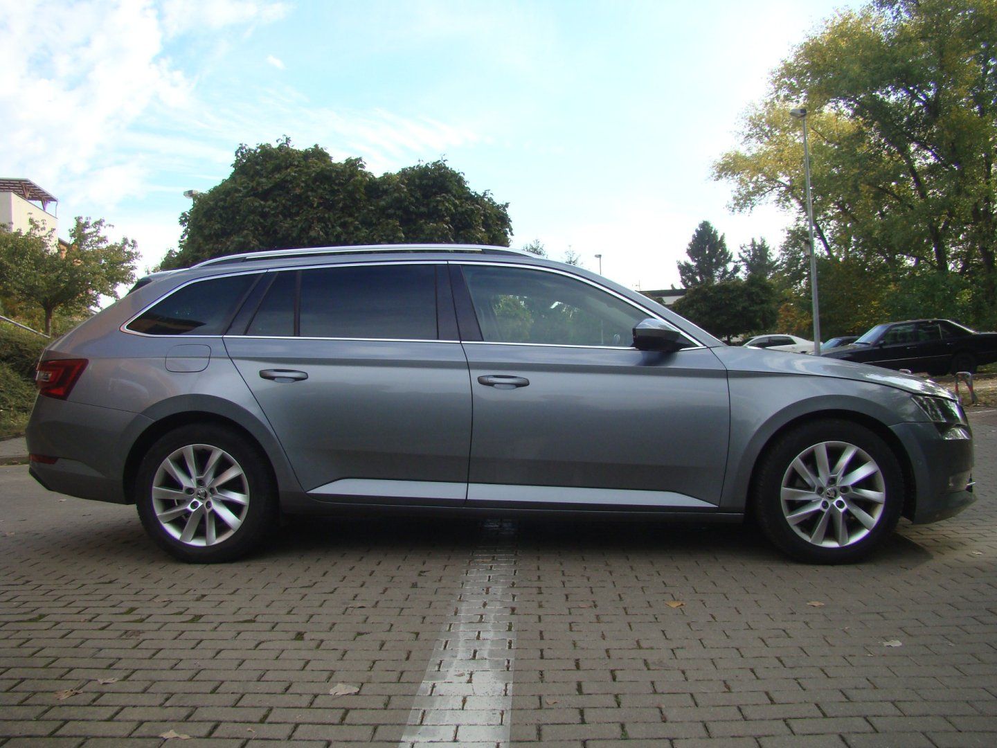 Škoda Superb, 1.6 TDi DSG - fotka 3