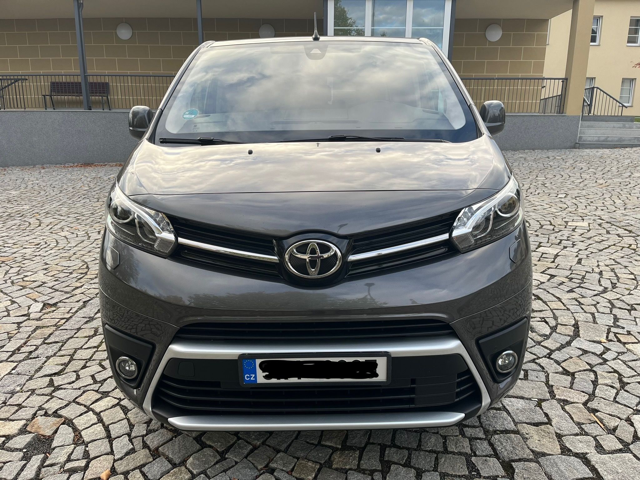 Toyota Proace Verso, 2.0D 130kW L2 automat Webasto - fotka 2