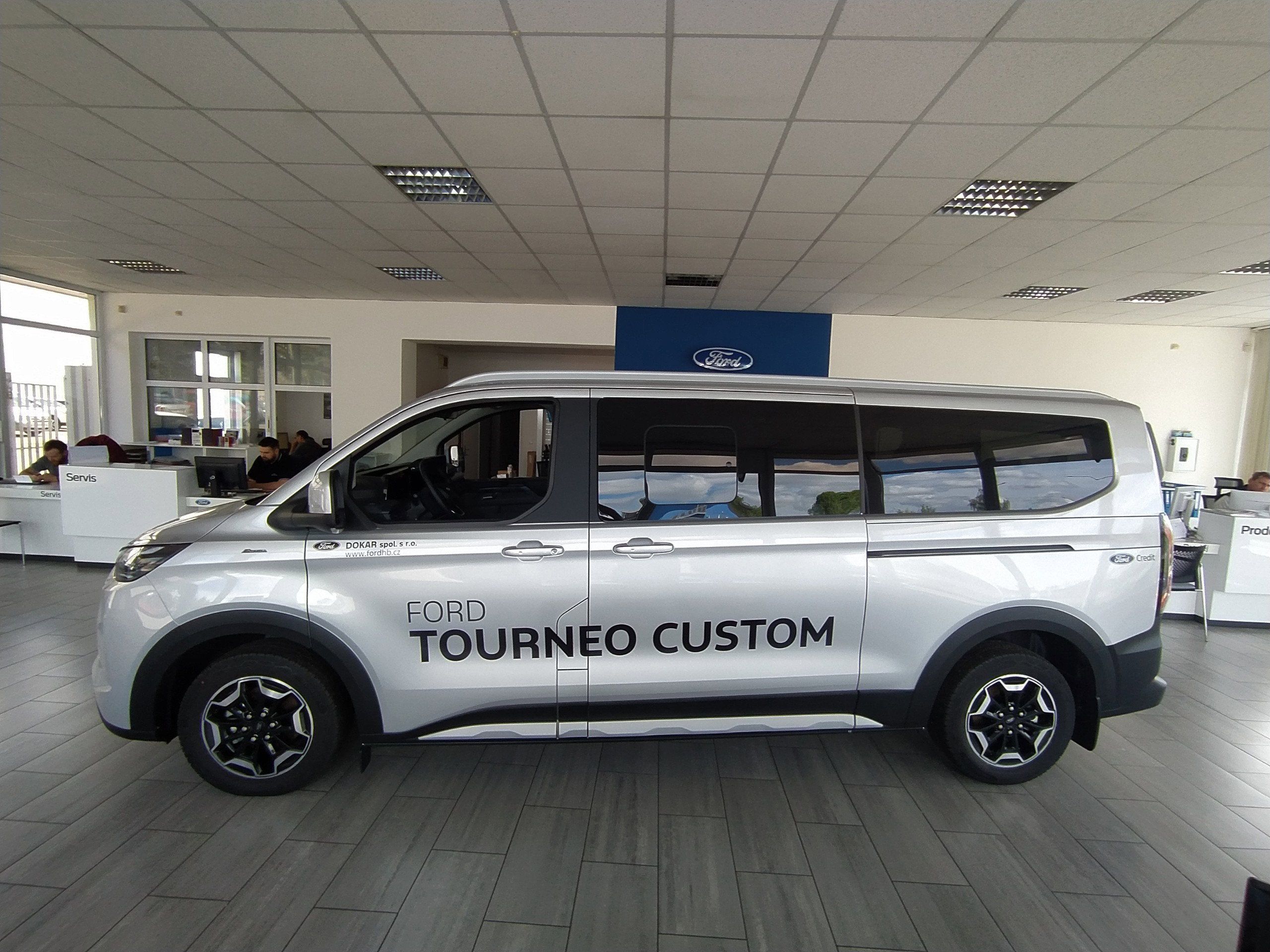 Ford Tourneo Custom, 2,5 Duratec PHEV 171kW L2 - fotka 3