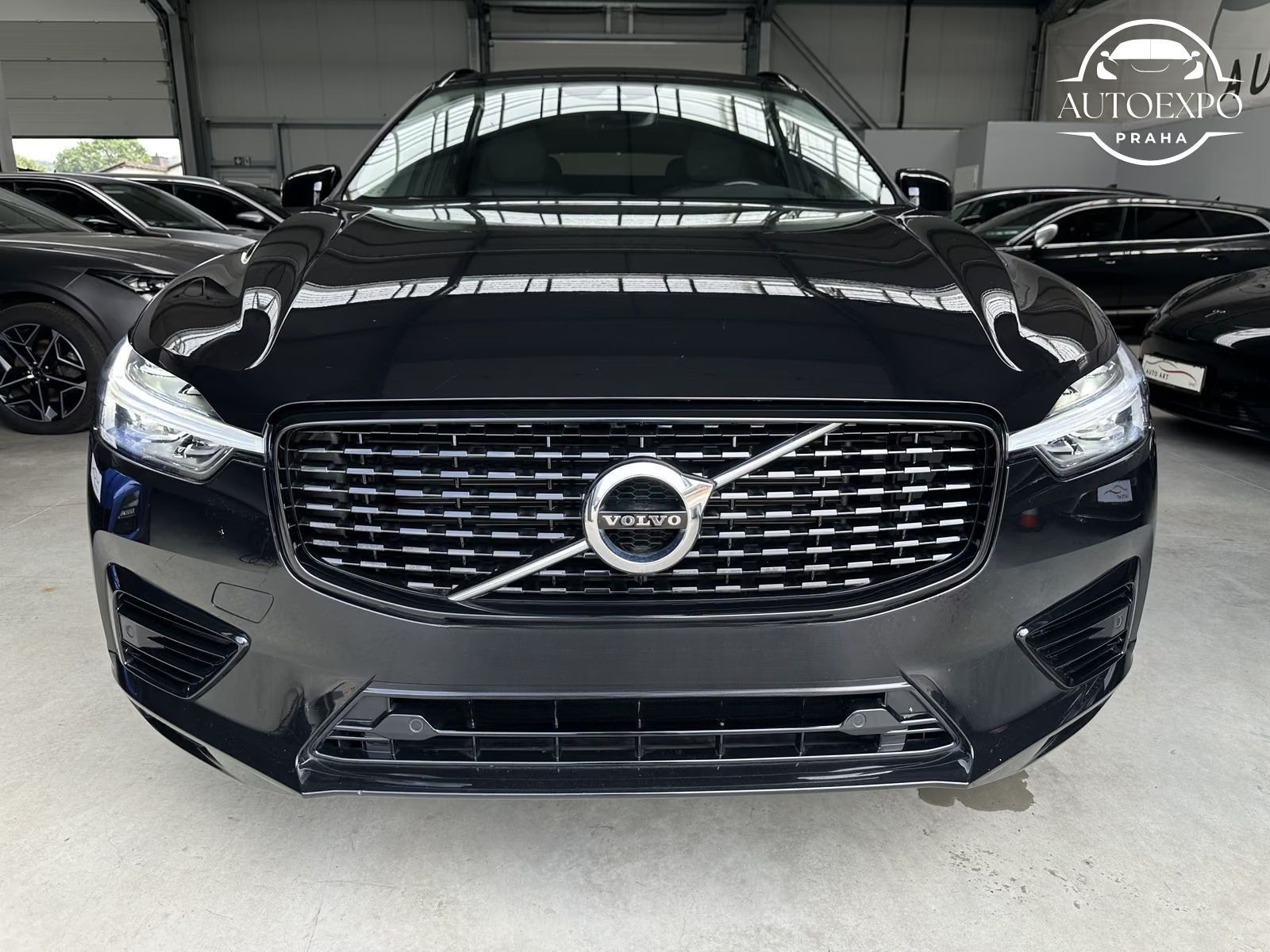 Volvo XC60, T6 R Design*AWD*PANORAMA - fotka 2