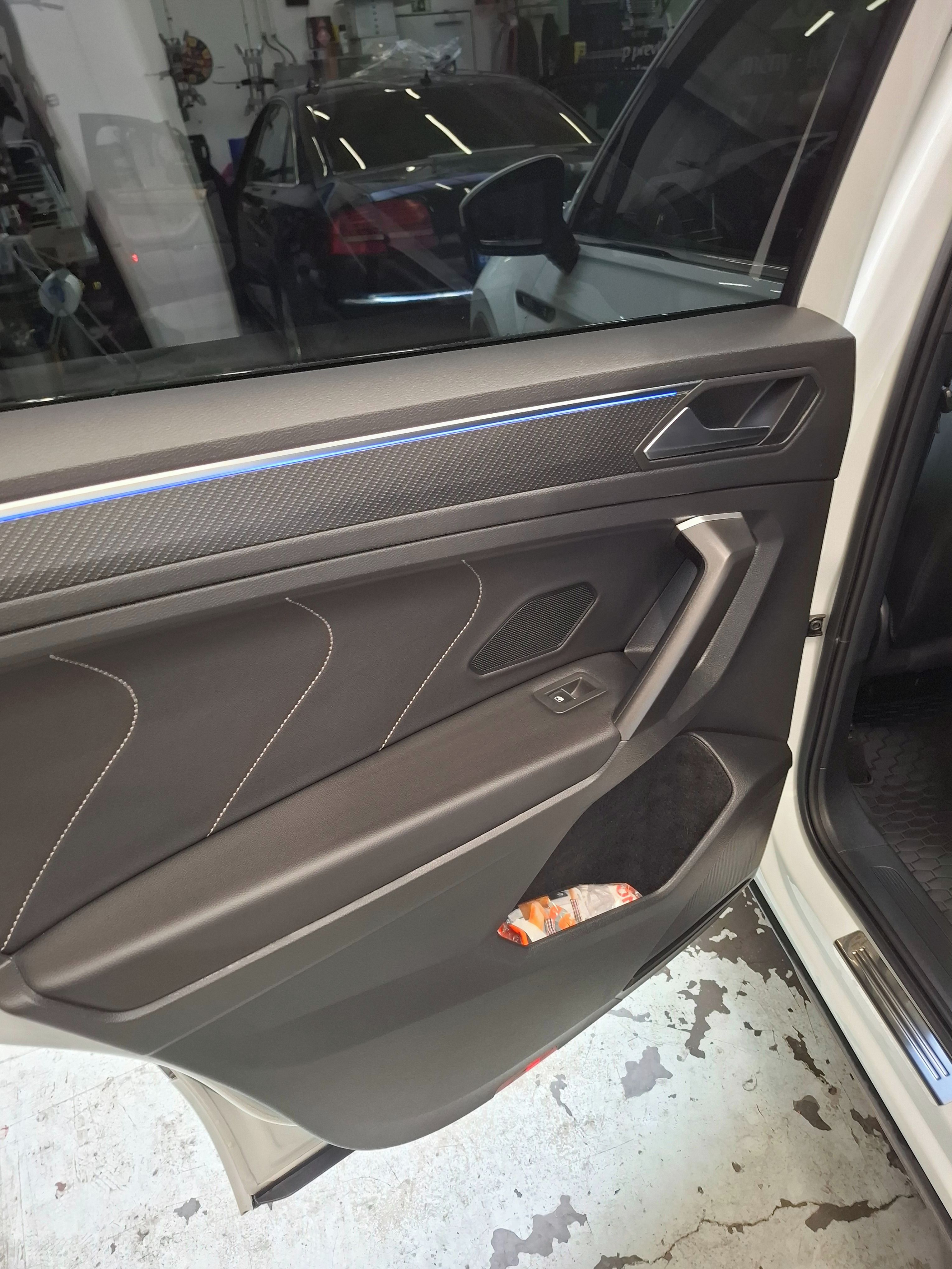 Volkswagen Tiguan, ALLSPACE R-line 2.0TDI 4x4 - fotka 5