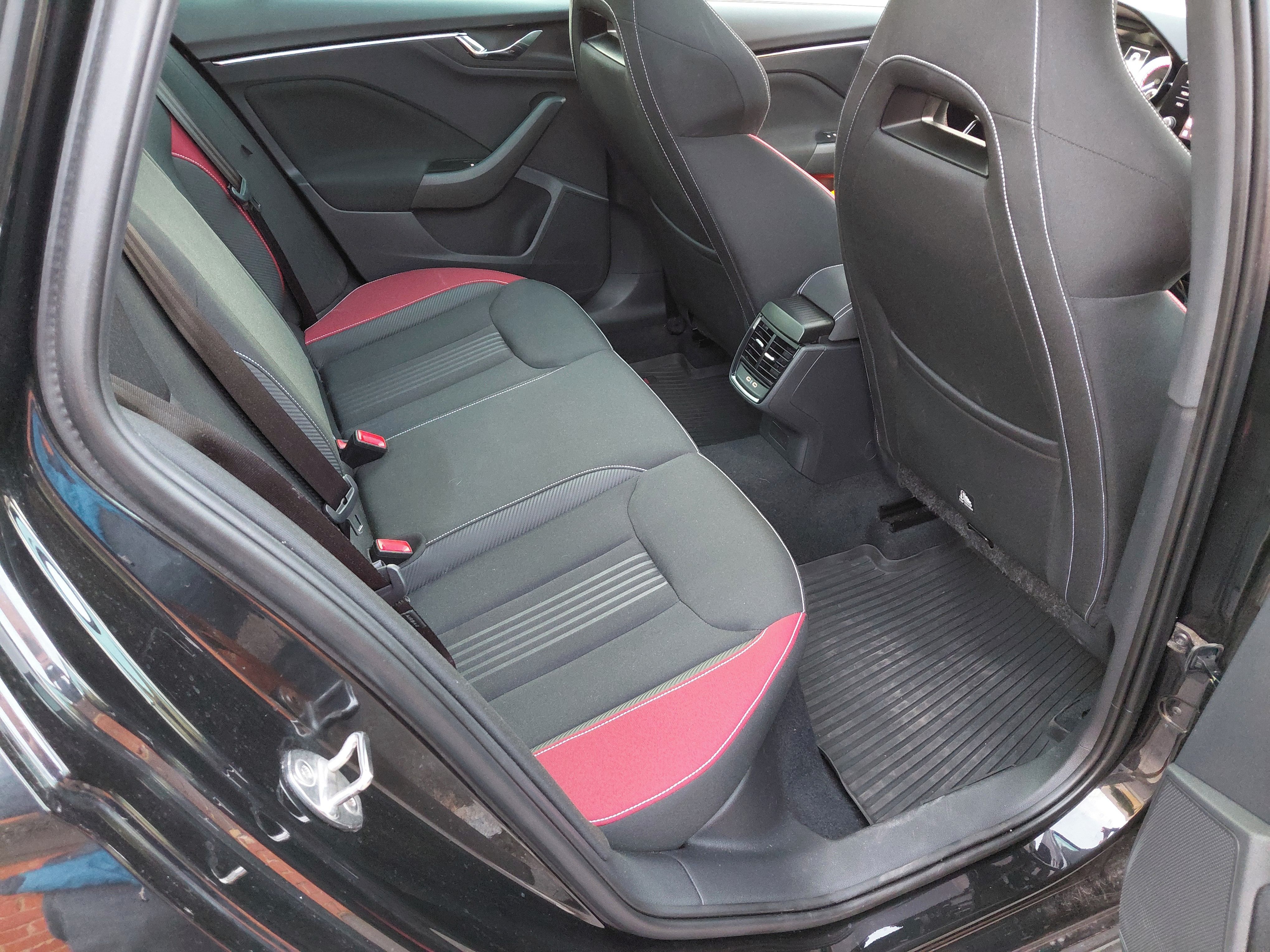 Škoda Kamiq, 1,5 Monte Carlo,Panorama,Tažné - fotka 6